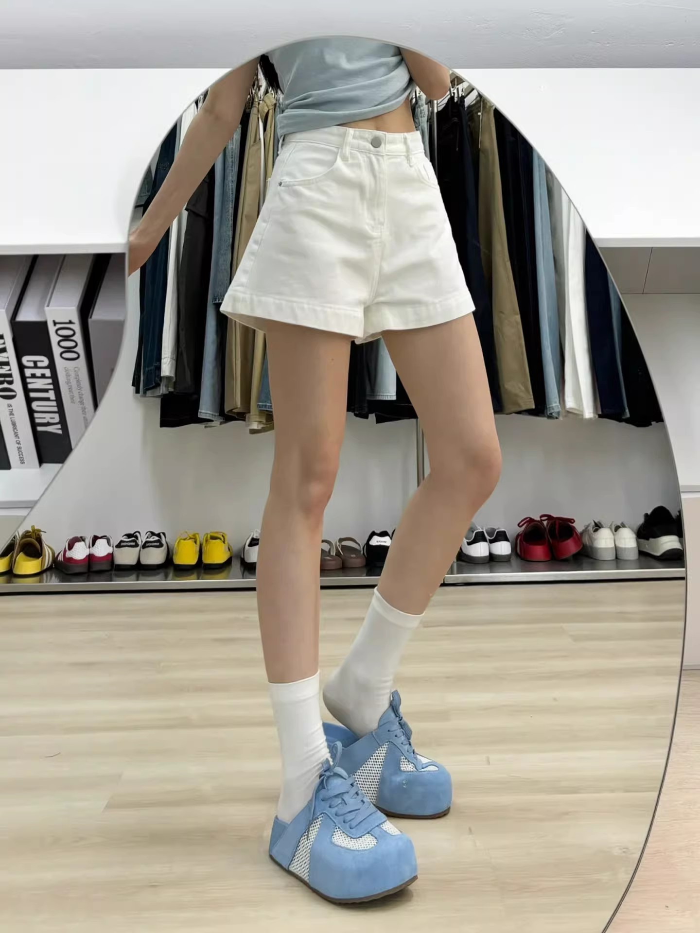 Quần short denim trắng dành cho nữ, kiểu dáng mới mùa hè, cỡ lớn, lưng cao, co giãn, che hông, giảm béo, quần ống rộng chữ A.