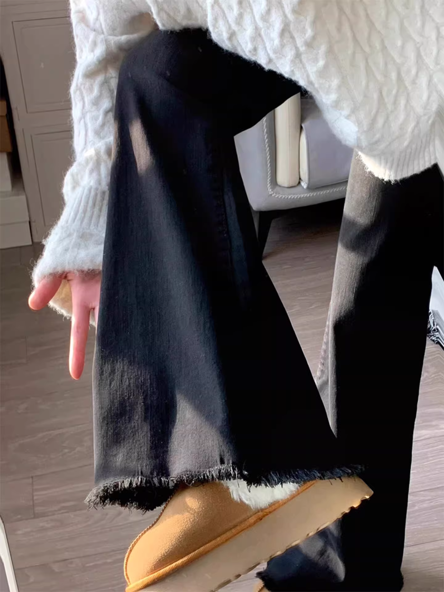 Quần jean ống loe viền xù màu đen dành cho nữ có thân hình hình quả lê, phong cách đầu thu, quần ống loe co giãn cạp cao che hông cỡ lớn giúp giảm béo