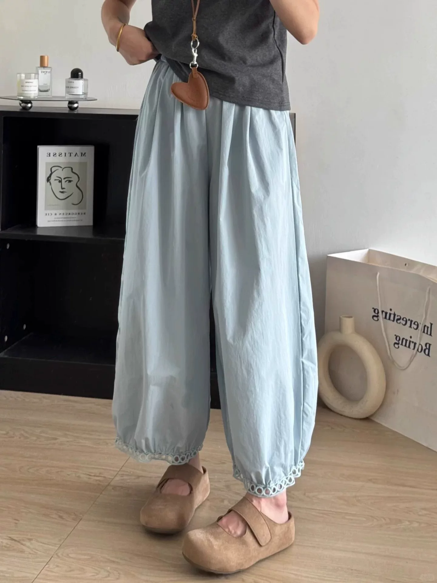 Quần đèn lồng màu xanh thường ngày dành cho nữ, mùa hè 2025, mỏng, cỡ lớn, lưng cao, rộng rãi, tôn dáng, ống rộng, quần mát mẻ.