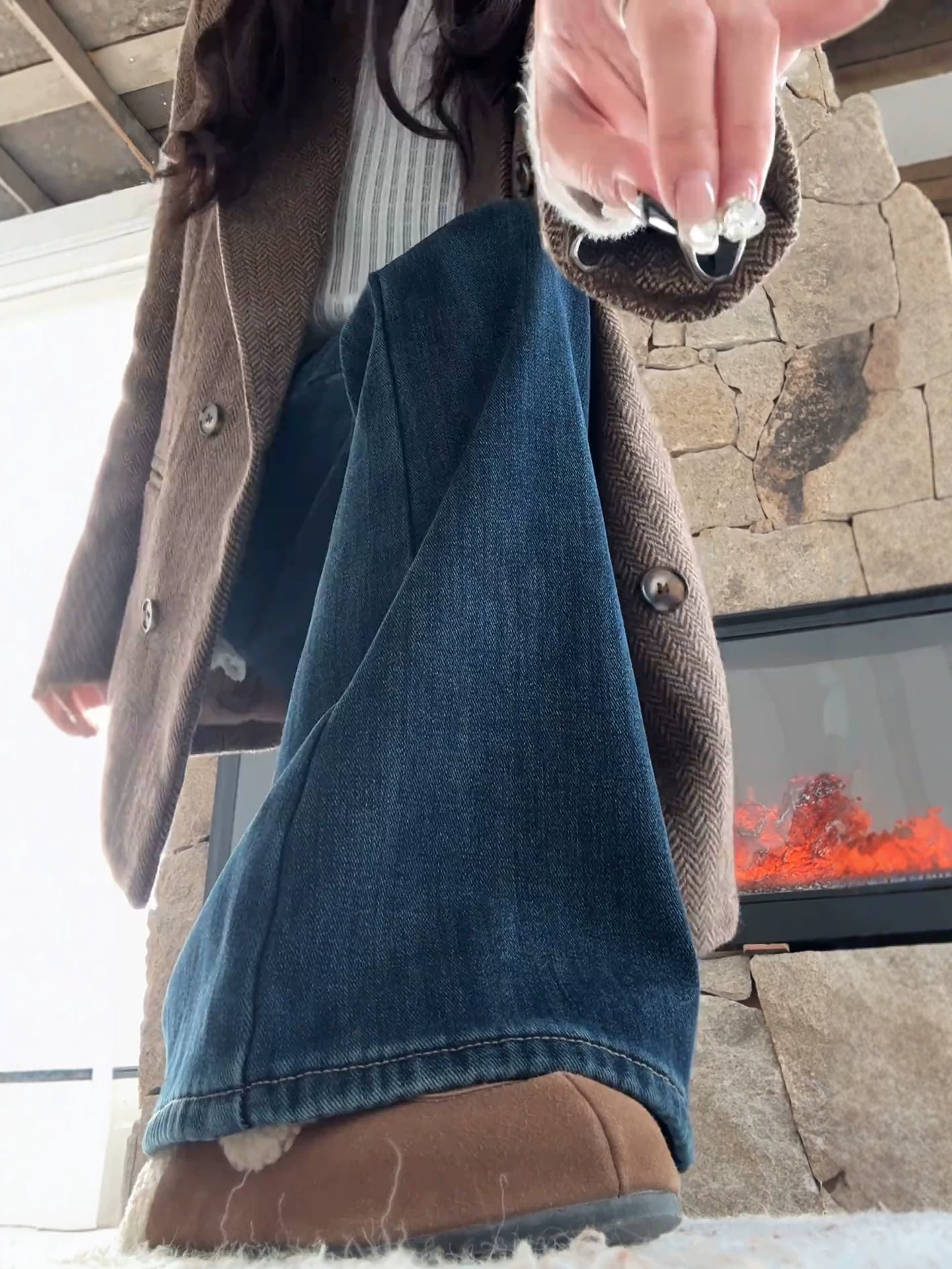 Quần jean ống loe dày lót lông màu xanh đậm dành cho nữ, mùa thu đông, cỡ lớn, lưng cao, giảm béo, không bó sát, quần ống chuông.