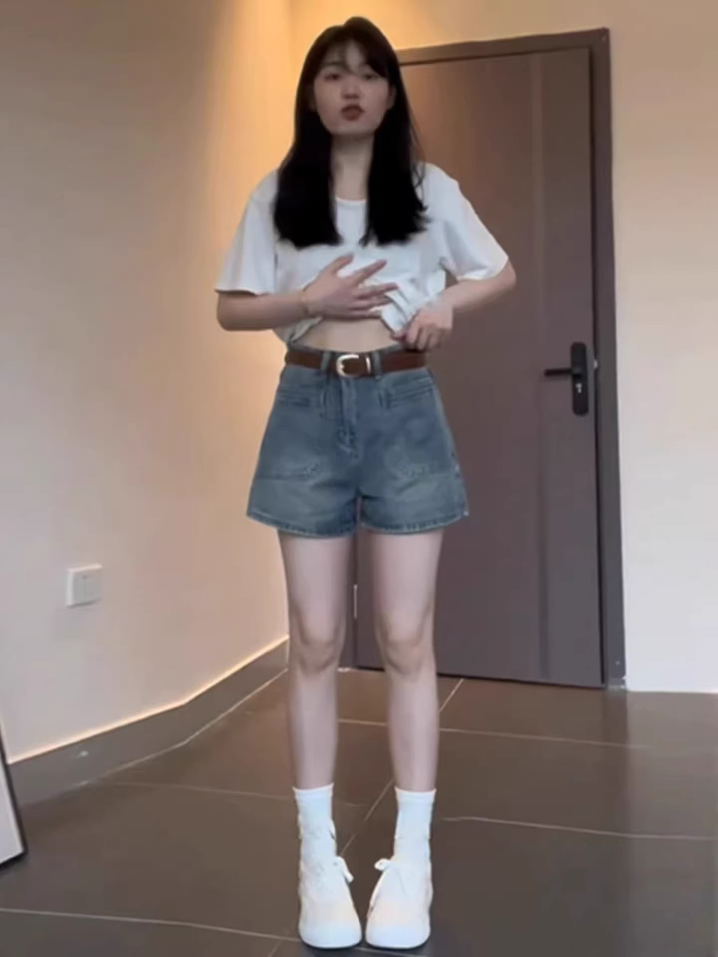 Quần short denim cạp cao màu xanh cổ điển dành cho nữ, size lớn mùa hè, tôn dáng cho người nhỏ nhắn, quần ống rộng chữ A che hông.