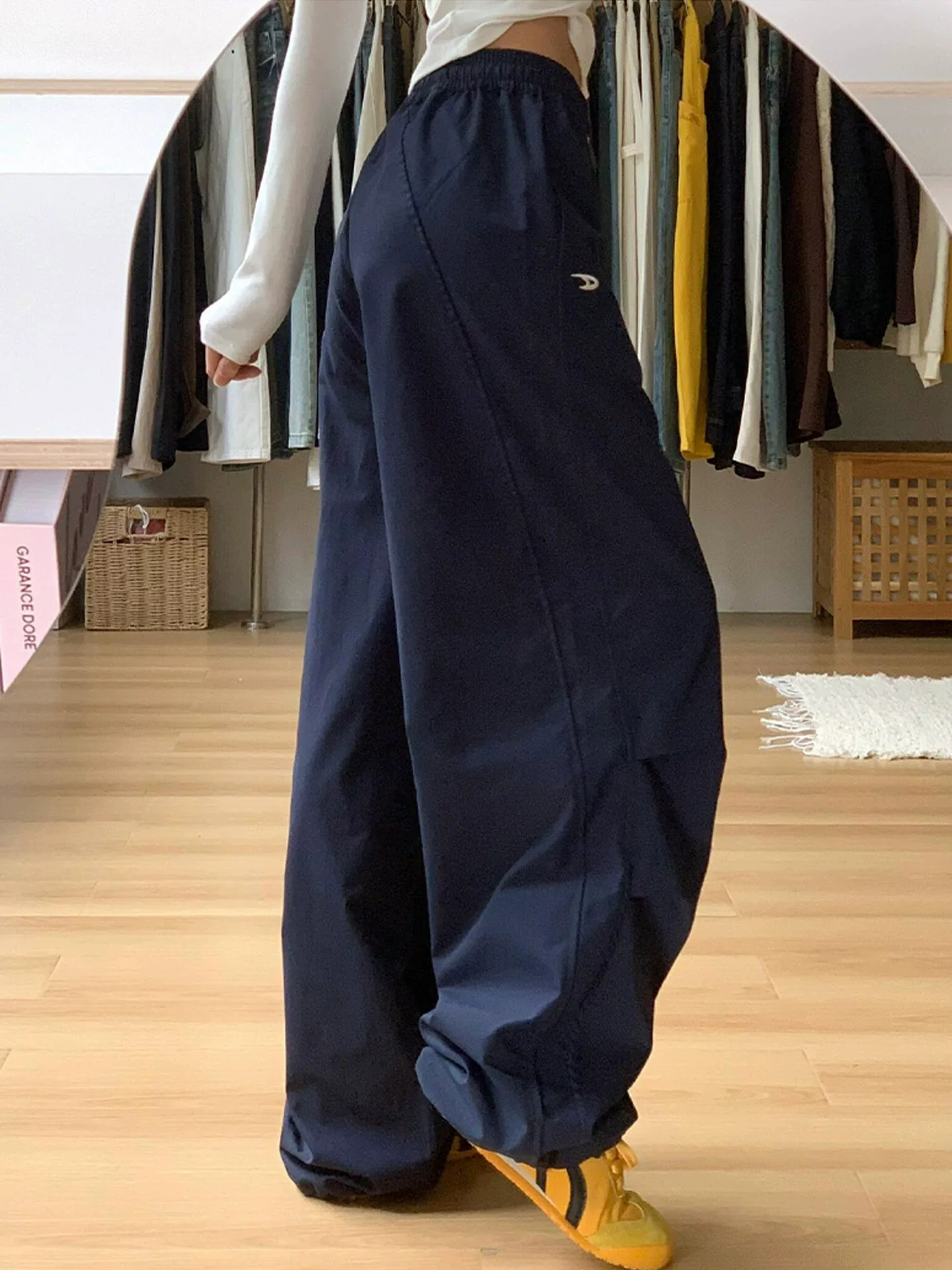 Quần cargo màu xanh hải quân nữ thu đông 2025, size lớn, cạp cao, dáng rộng, tôn dáng, kiểu dáng nhỏ nhắn, quần ống rộng thường ngày