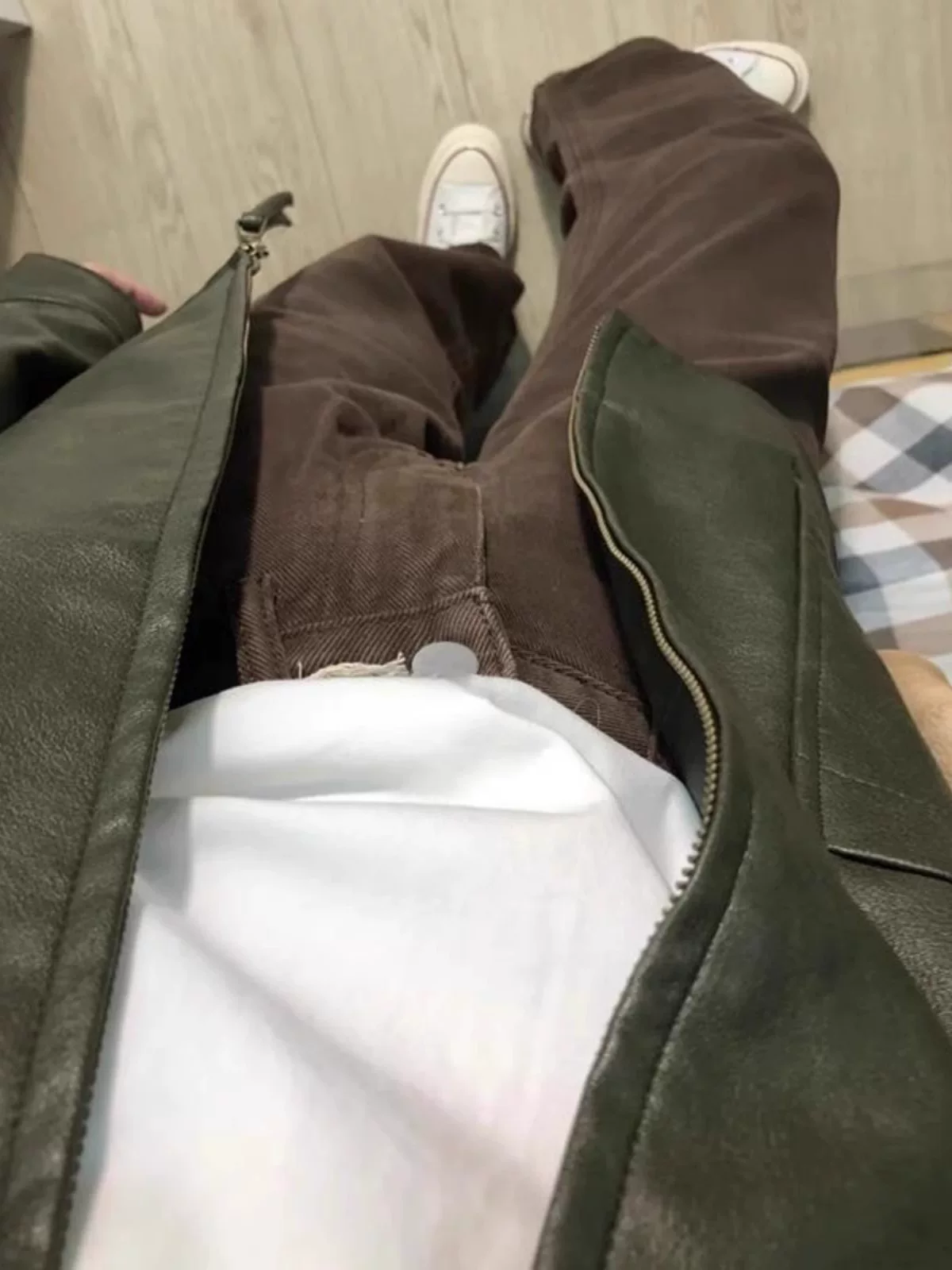 Quần jeans màu nâu cà phê dành cho nữ, kiểu mới thu đông 2024, size lớn, cạp cao, dáng rộng, suôn mềm, tôn dáng, quần ống rộng hẹp.