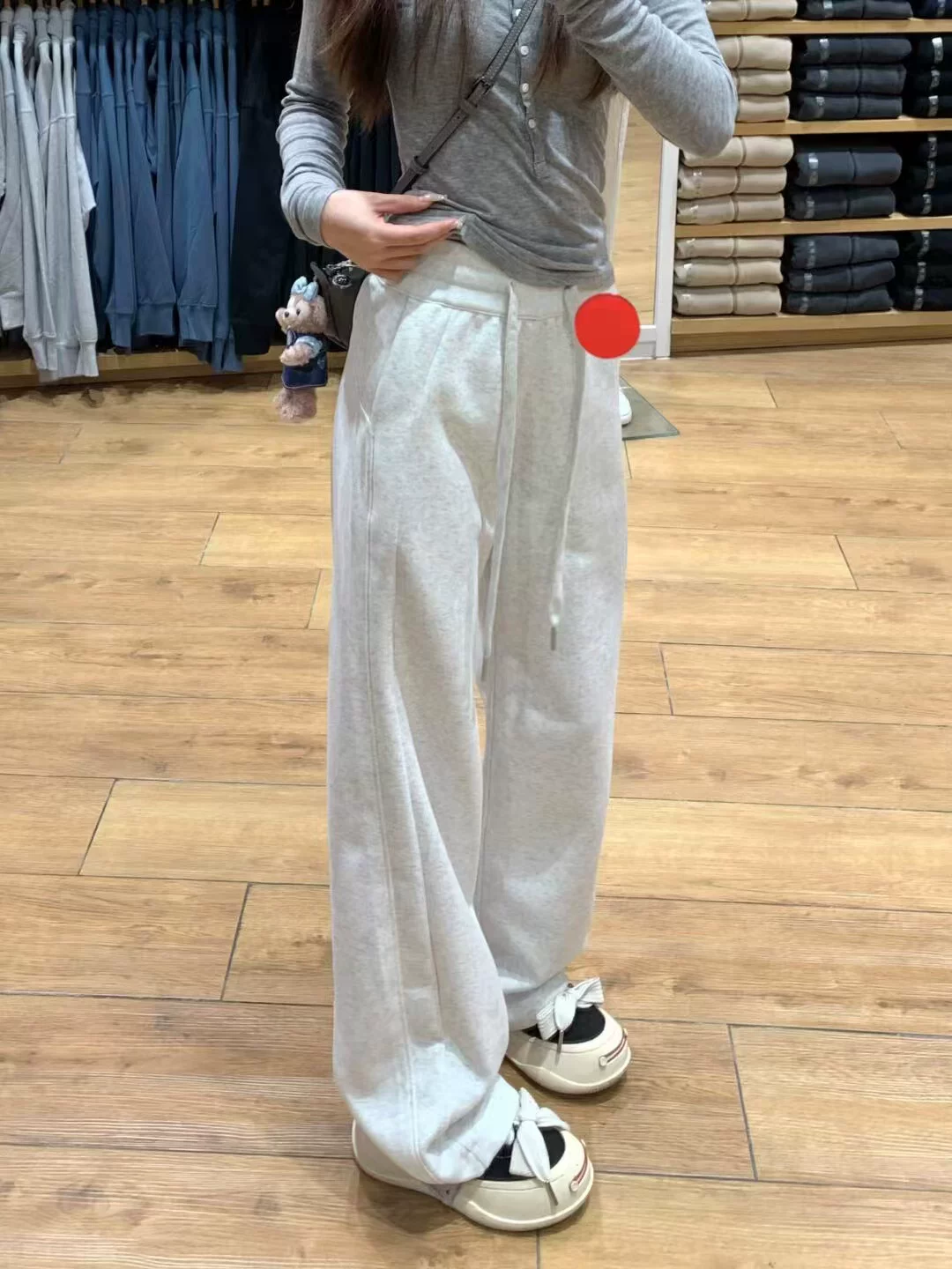 Quần âu nữ màu xám bông tuyết, kiểu thu đông 2024, size lớn, lót lông cừu, dày dặn, cạp cao, tôn dáng, quần thể thao.