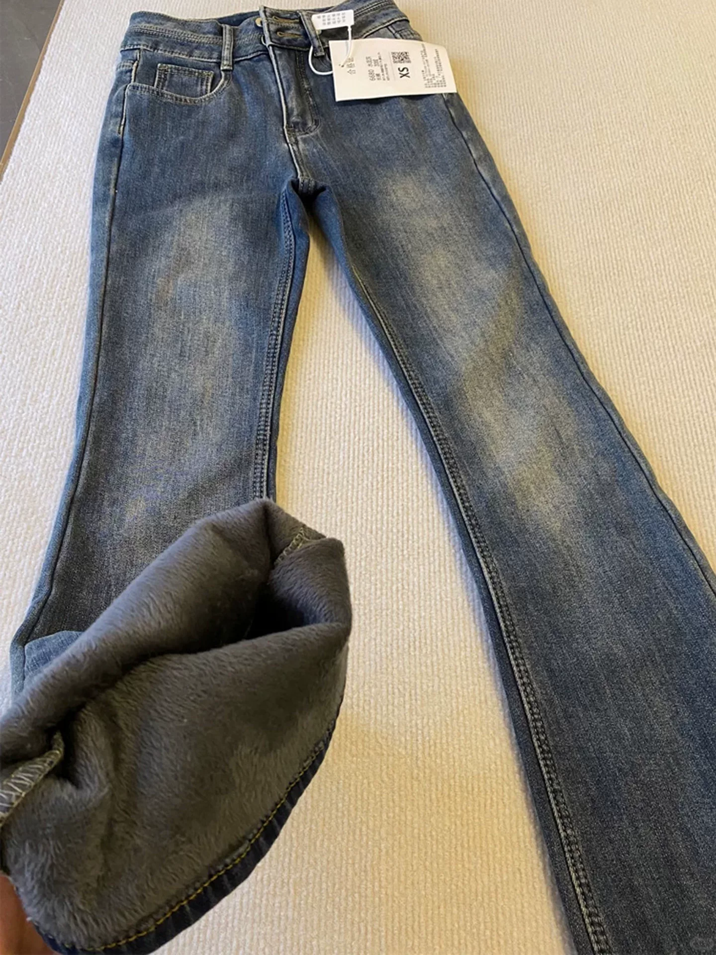 Quần jean xòe màu xanh cổ điển dành cho nữ, mùa thu đông, cỡ lớn, lót lông cừu, dày dặn, cạp cao, tôn dáng, co giãn, quần ống loe che hông.