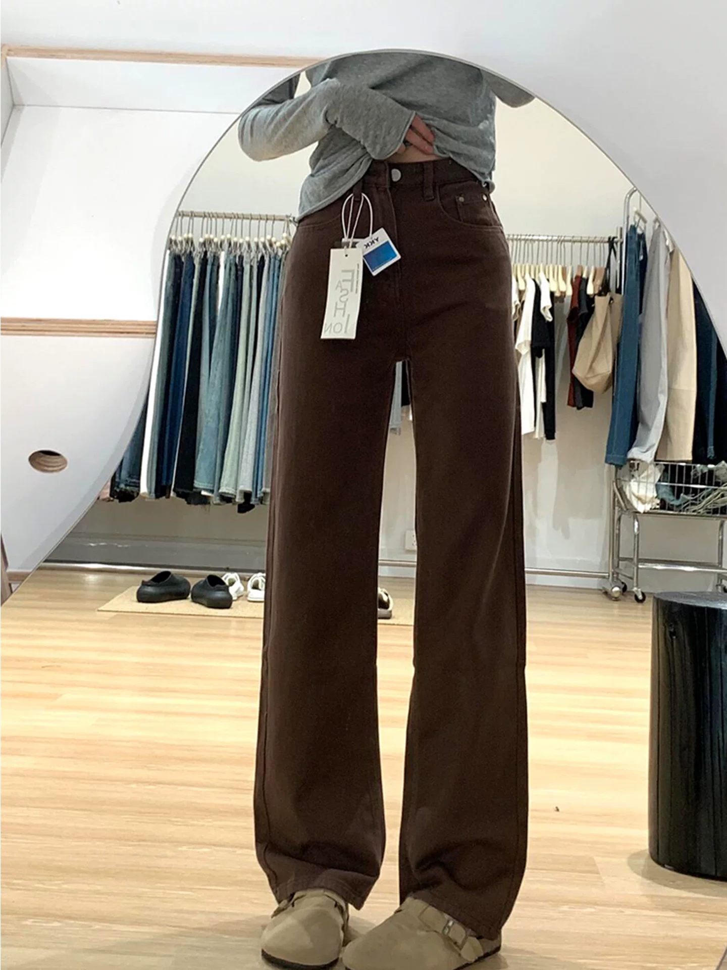 Quần ống đứng lưng cao màu cà phê Melard dành cho nữ, lót lông cừu và dày dặn, cỡ lớn, lưng cao, che hông, quần jean ống rộng giúp thon gọn.