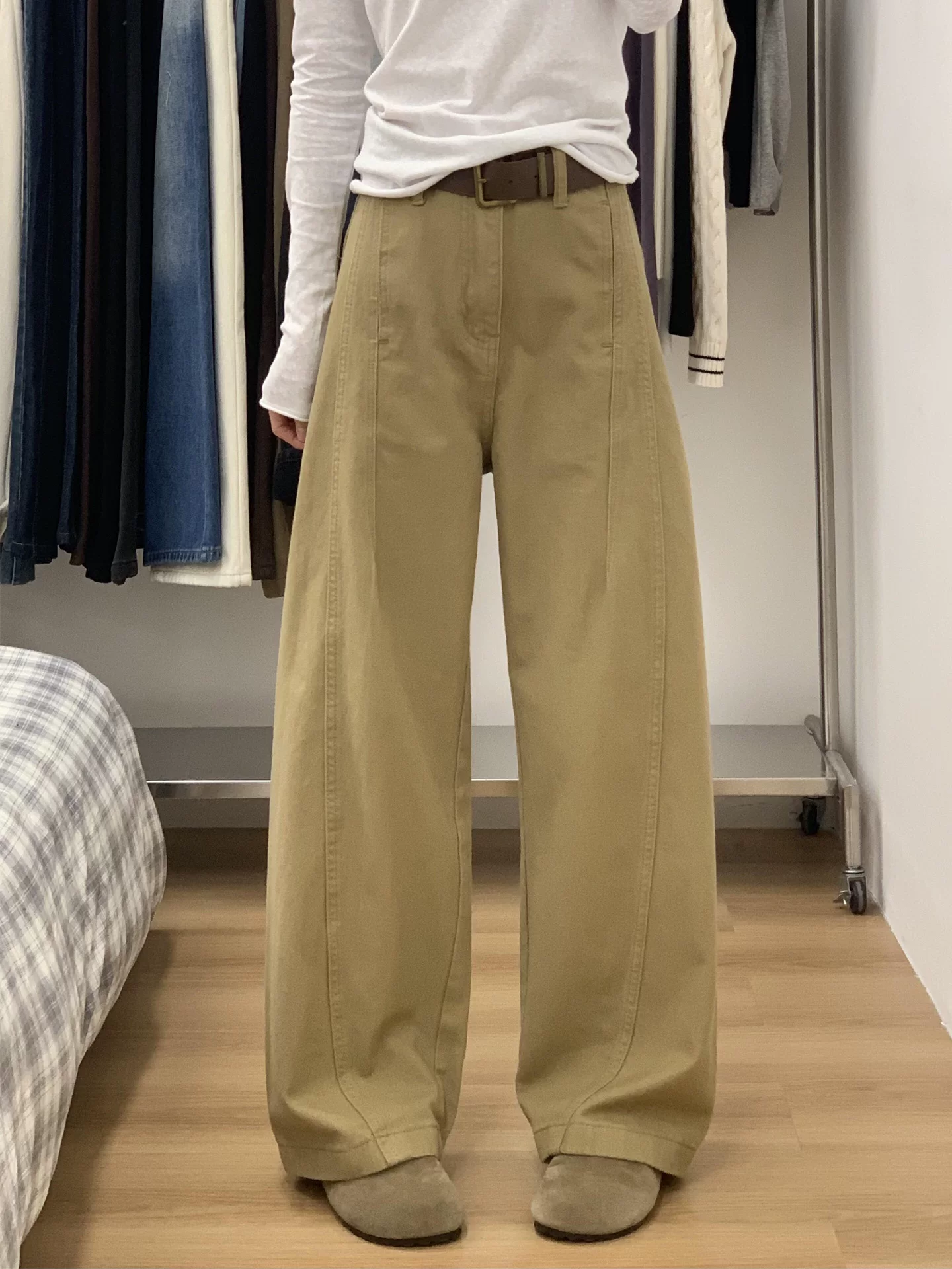 Quần jean kaki ống thẳng dành cho nữ, kiểu dáng thu mới, size lớn, thiết kế tinh tế, cạp cao, dáng rộng, tôn dáng, quần ống rộng.