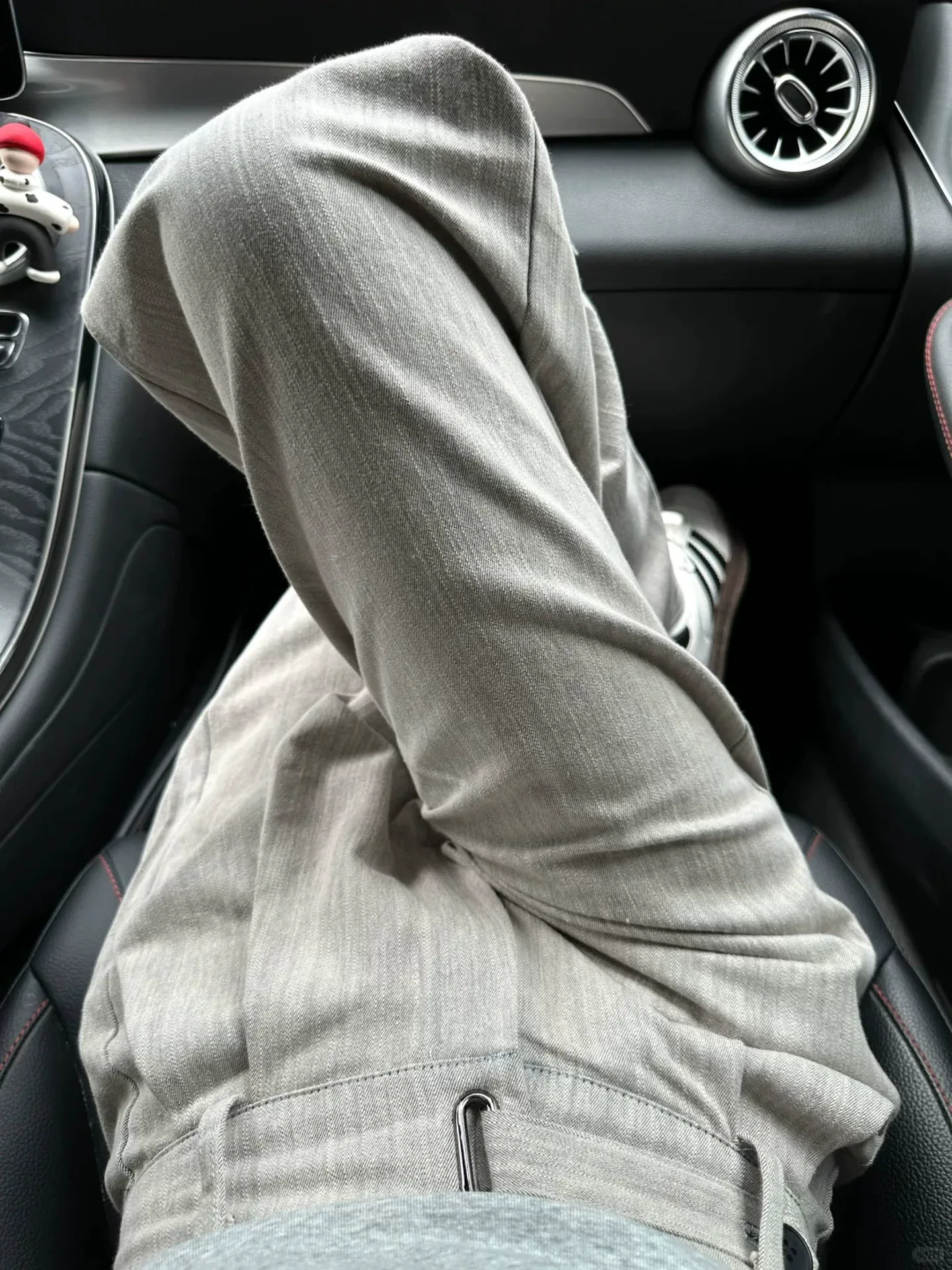 Quần âu màu xám nhạt dành cho nữ, phong cách đầu thu, cỡ lớn, lưng cao, che bụng, giảm béo, dáng quả lê, quần ống rộng.