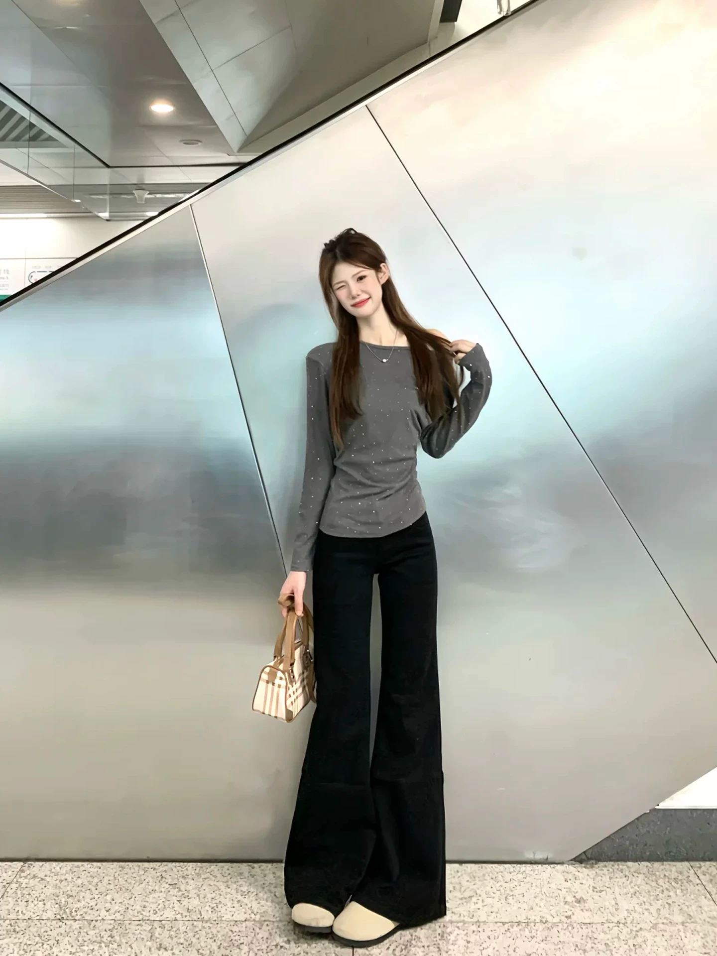 Quần jean đen loe dành cho nữ, kiểu dáng mùa thu mới, cỡ lớn, lưng cao, co giãn, thon gọn, dáng quả lê, quần ống chuông