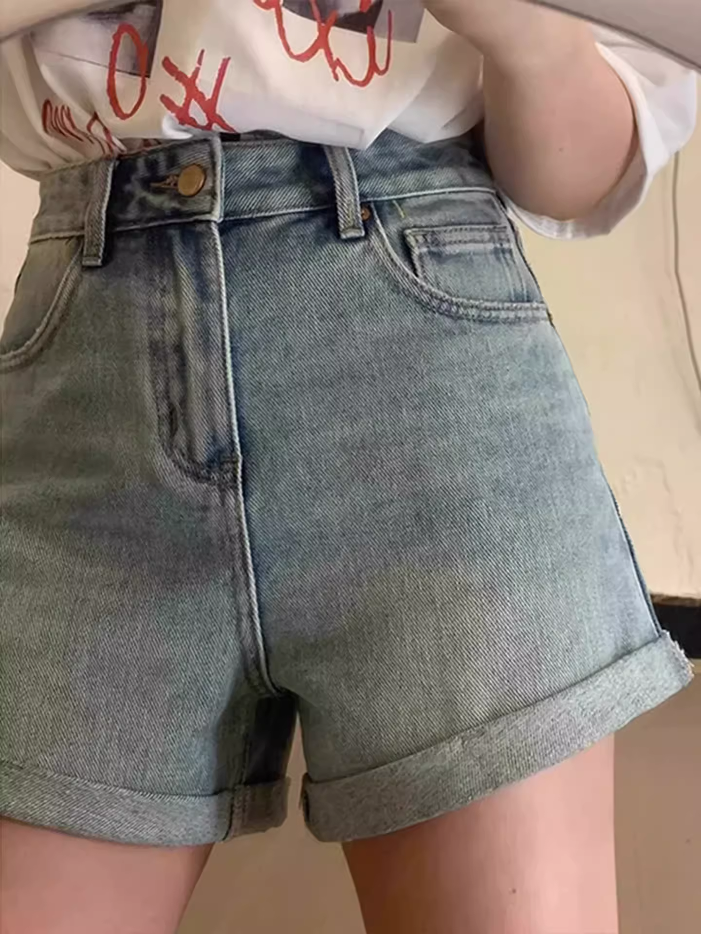 Quần short denim màu xanh nhạt dành cho nữ, kiểu dáng mỏng mùa hè, cỡ lớn, lưng cao, giảm béo, dáng quả lê, quần chữ A nhỏ nhắn.