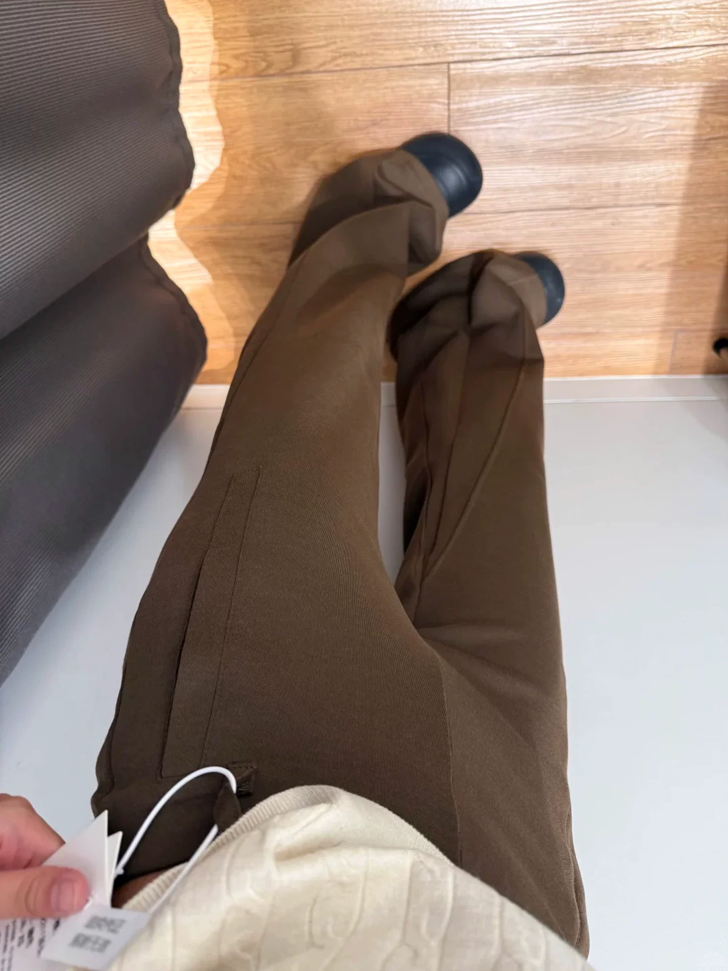 Quần âu ống loe màu cà phê Melard dành cho nữ, mùa thu đông, cỡ lớn, lưng cao, dáng rộng, xếp nếp, tôn dáng, quần thể thao dài đến sàn.