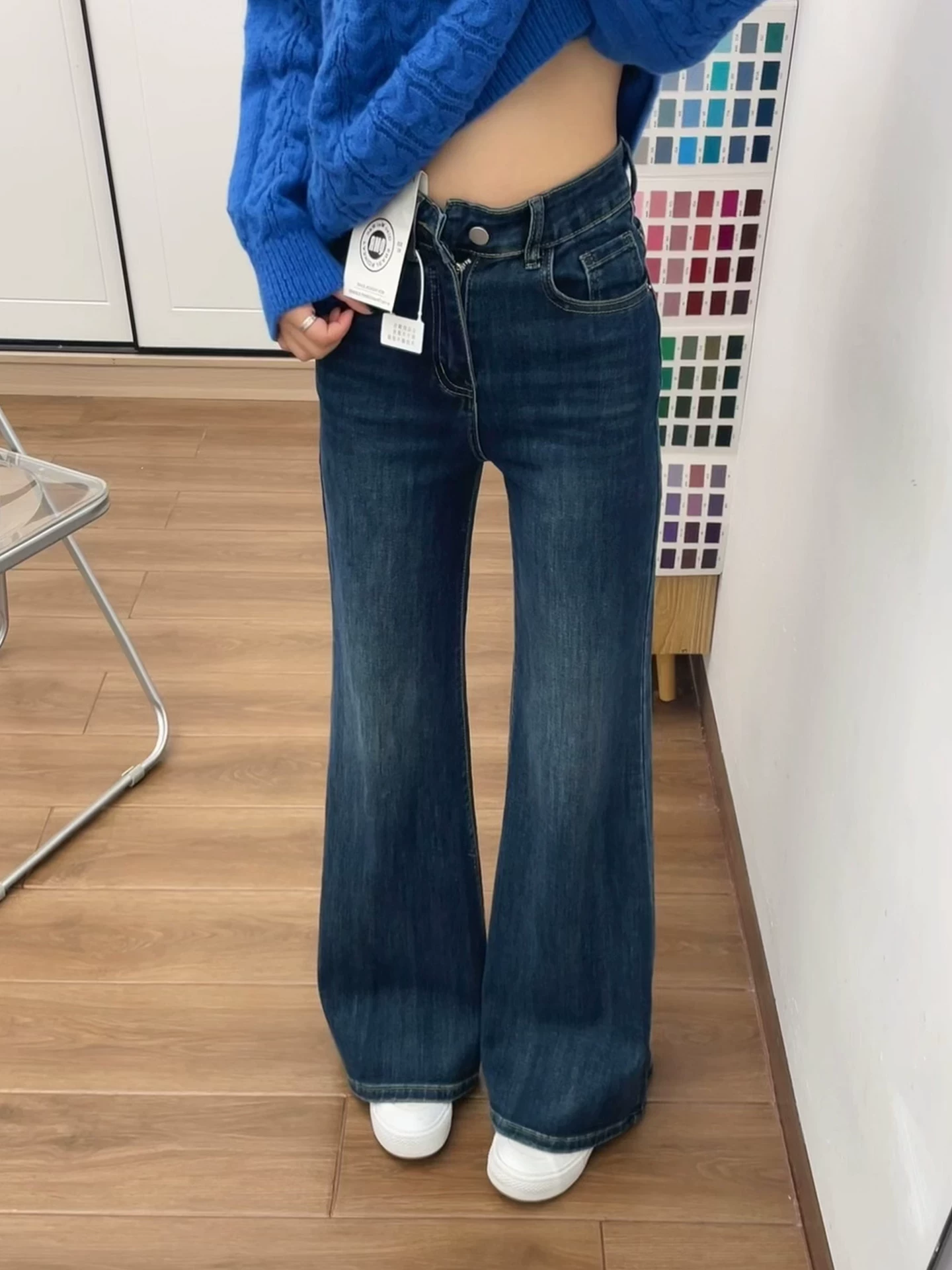 Quần jean ống loe dày lót lông màu xanh đậm dành cho nữ, mùa thu đông, cỡ lớn, lưng cao, dáng suôn, che hông, quần ống chuông giúp thon gọn.