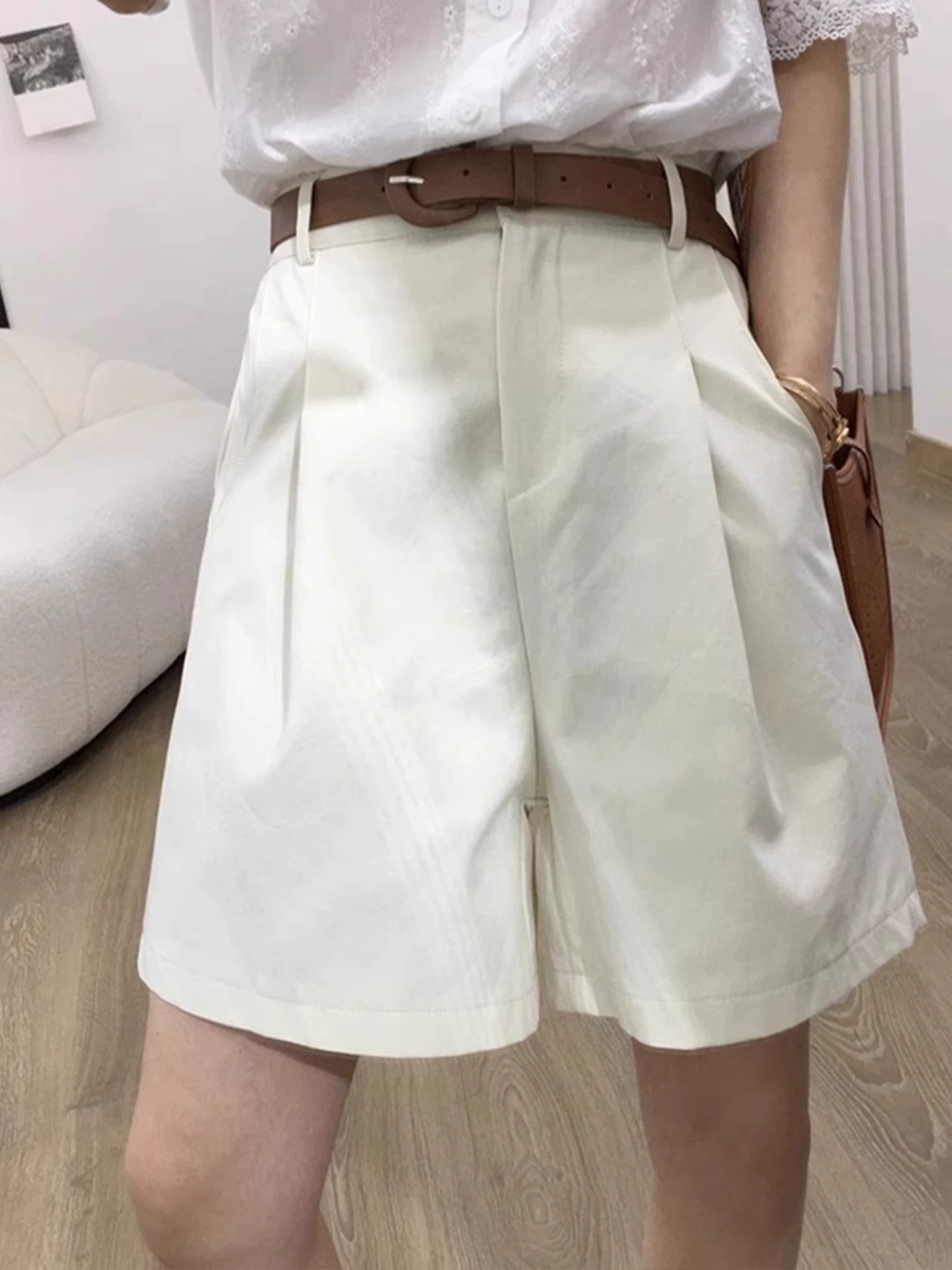 Quần short kaki thường ngày dành cho nữ, kiểu dáng mỏng mùa hè, cỡ lớn, lưng cao, che hông, dáng suôn, tôn dáng, quần short dài ngang đùi dáng rộng năm điểm.