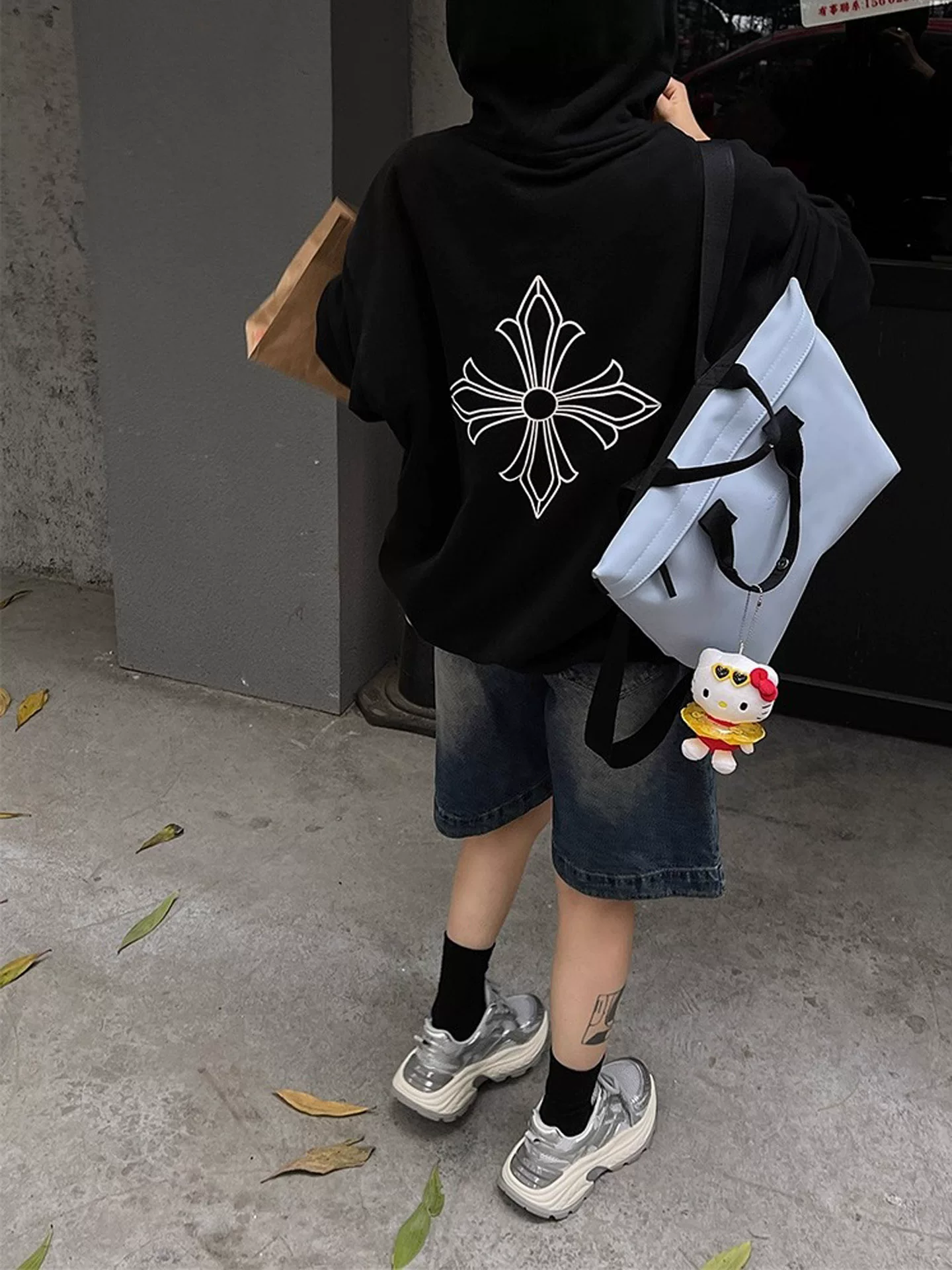 Quần short denim cổ điển dành cho nữ, mùa hè, cỡ lớn, lưng cao, dáng rộng, che hông, giảm béo, dáng quả lê, quần short ống rộng dài đến đầu gối.