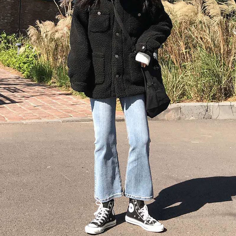 Quần jean ống loe cạp cao tôn dáng dành cho nữ có thân hình quả lê, thích hợp cho mùa thu sớm, dành cho các cô gái có kích cỡ lớn.