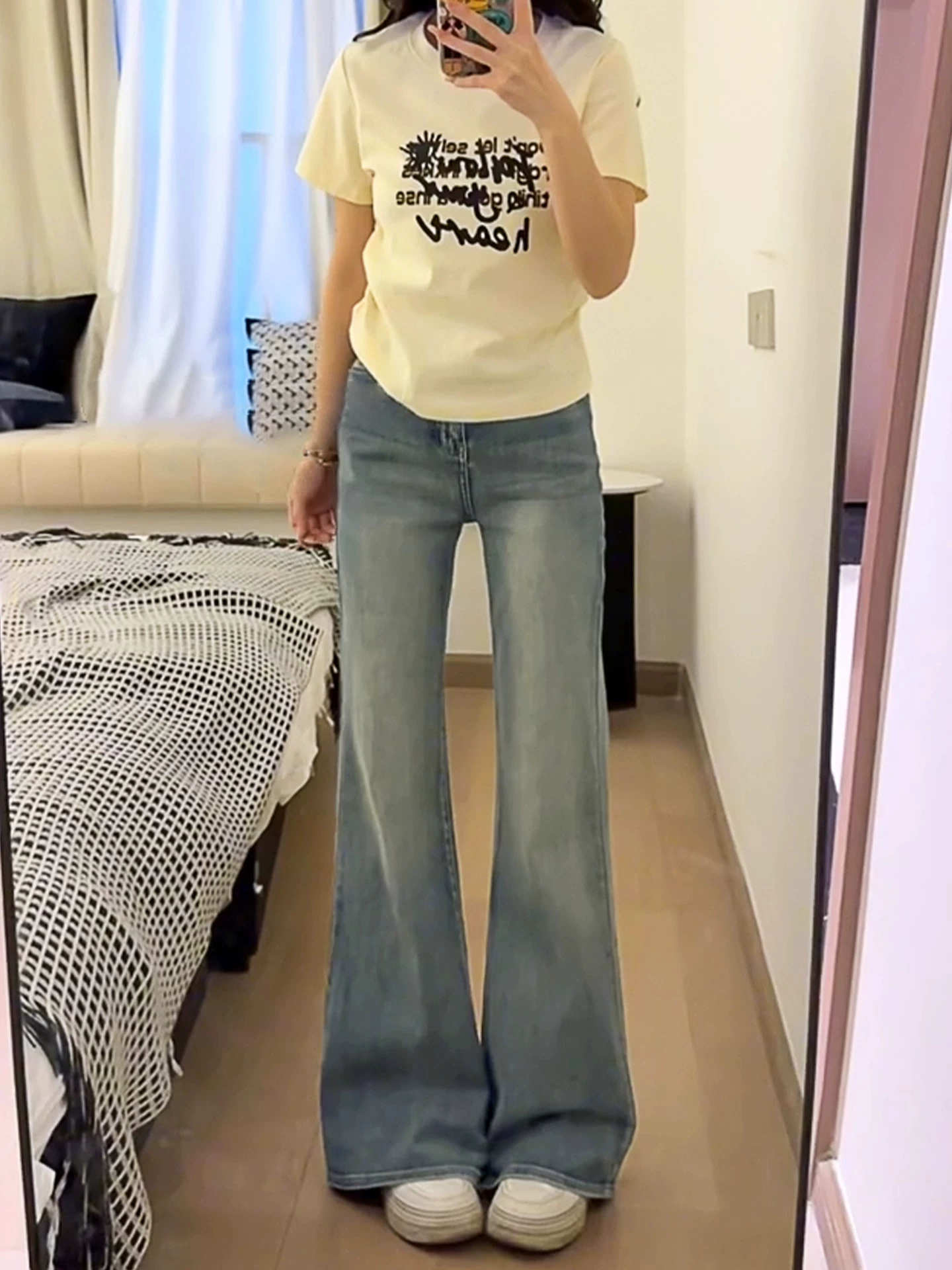 Quần jean ống đứng màu sáng dành cho nữ, phong cách đầu thu, cỡ lớn, lưng cao, co giãn, che hông, giảm béo, quần ống loe.