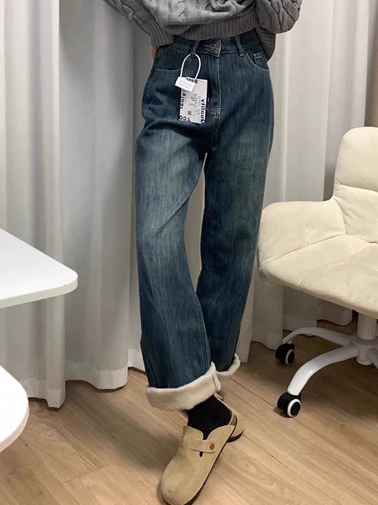 Quần jean ống thẳng dày lót lông màu xanh cổ điển dành cho nữ, kiểu dáng mùa đông mới, cỡ lớn, cạp cao, che hông, quần ống rộng giúp thon gọn.