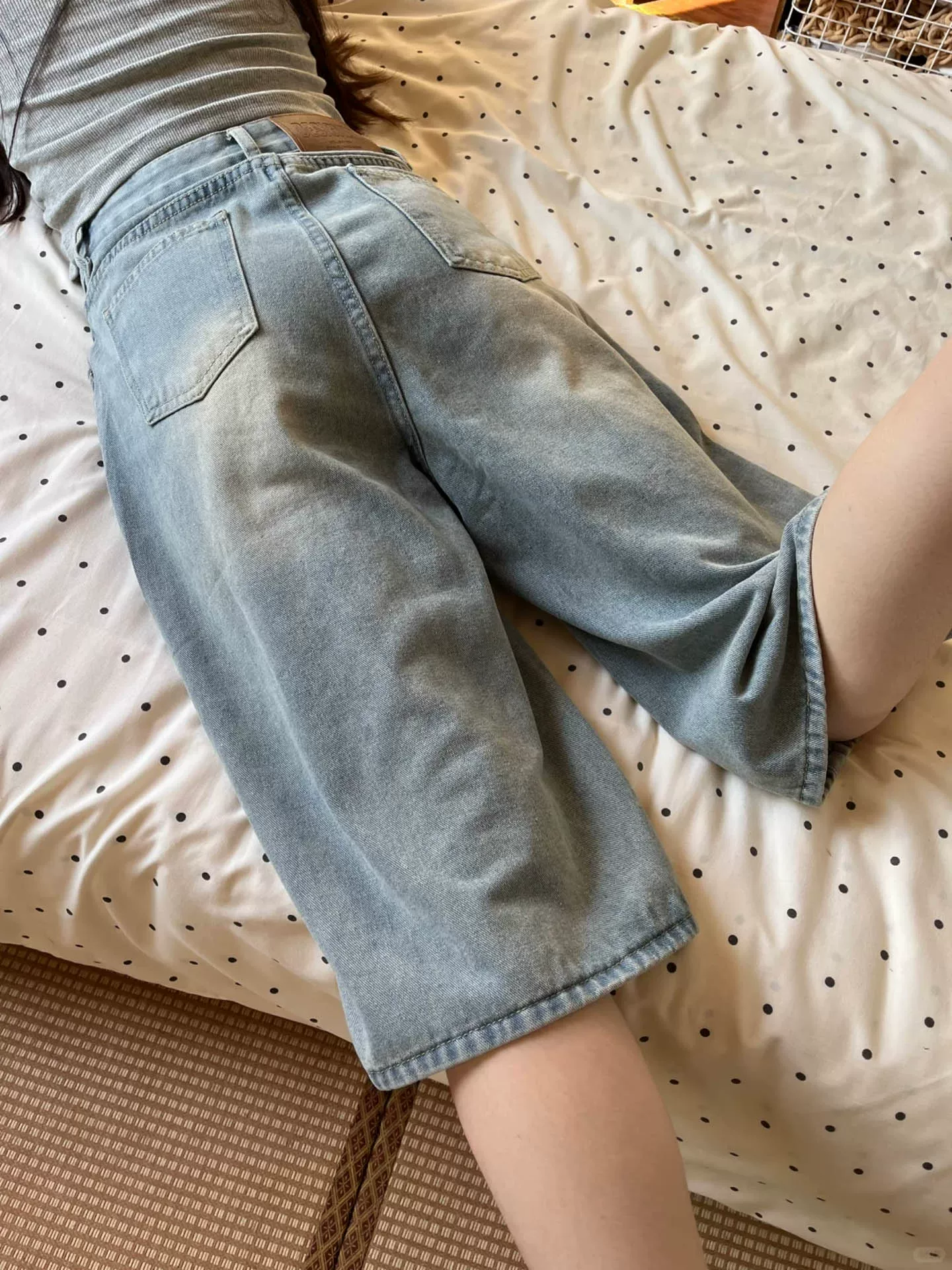 Quần capri denim ống thẳng cổ điển màu sáng dành cho nữ, phong cách mùa hè mới, cỡ lớn, lưng cao, dáng rộng, dáng rộng, quần ống rộng.