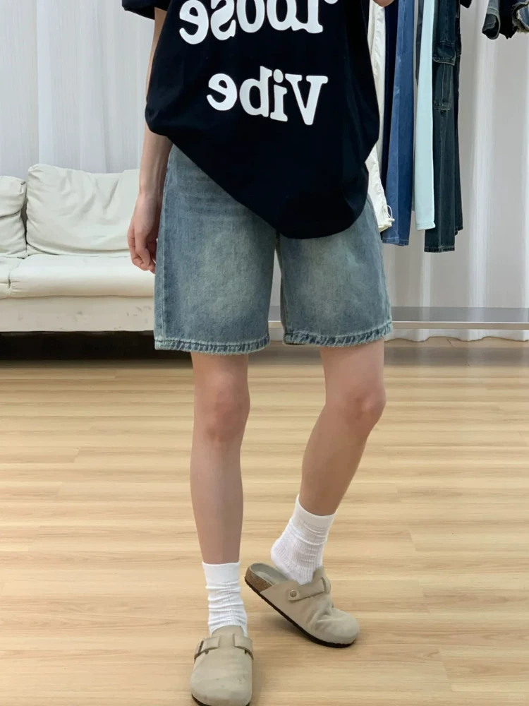 Quần short denim màu xanh cổ điển dành cho nữ, mùa hè 2005, kiểu dáng mỏng, cỡ lớn, lưng cao, che hông, giảm béo, quần short dài vừa phải ống rộng.