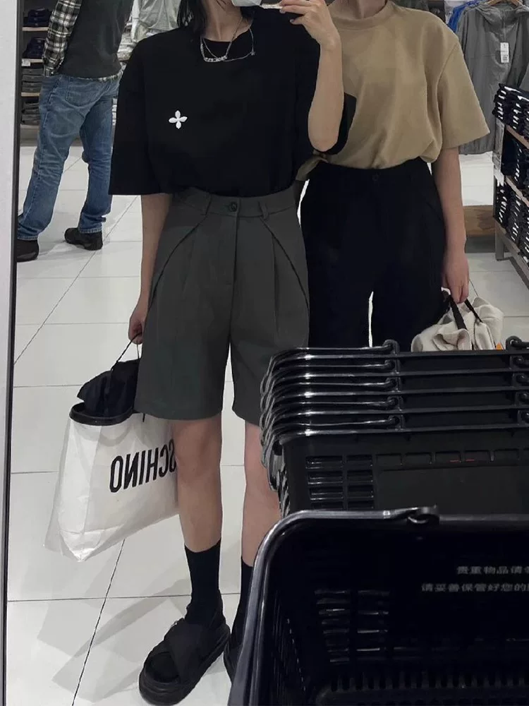 Quần short vest màu xám dáng quả lê dành cho nữ, size lớn mùa hè, cạp cao, dáng rộng, tôn dáng, ống rộng, dài ngang đùi.