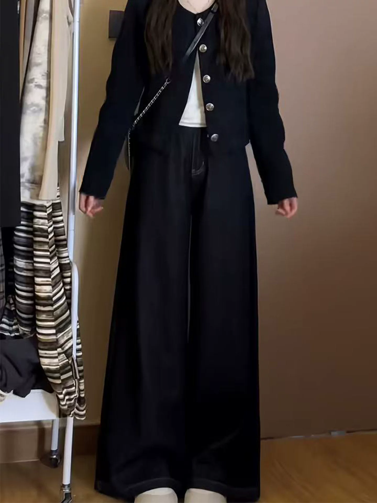 Quần jeans ống rộng màu xanh đậm dành cho nữ mùa thu đông 2025, lót lông cừu, size lớn, cạp cao, dáng rộng, suôn mềm, tôn dáng, dài chấm đất