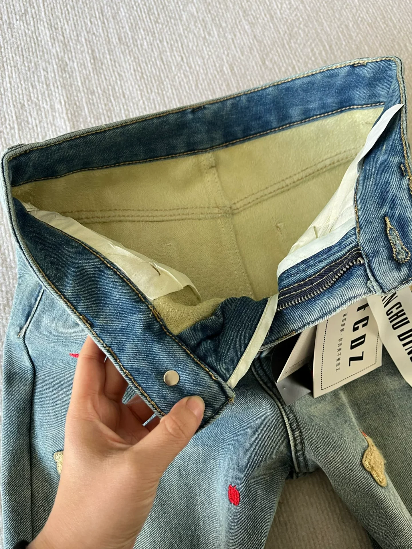 Quần jean ống rộng dày có lót lông cừu thêu dành cho nữ, mùa thu đông, cỡ lớn, lưng cao, dáng rộng, dáng suông, quần ống đứng nhỏ nhắn.