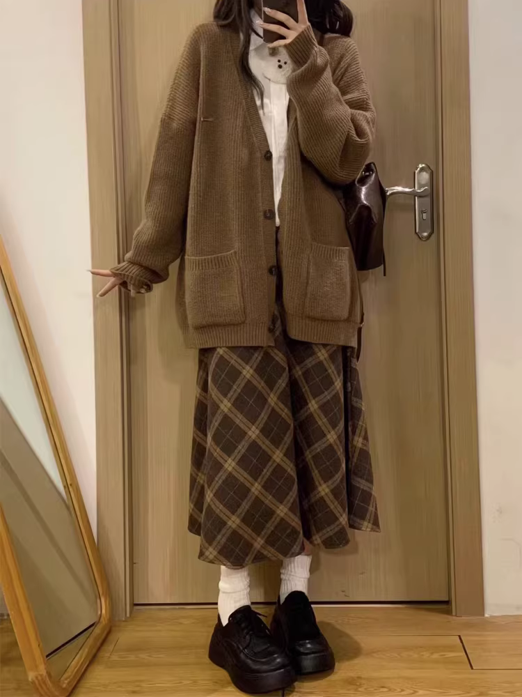 Váy kẻ sọc cho nữ, kiểu dáng thu đông mới, cỡ lớn, lưng cao, thon gọn, che hông, váy chữ A, váy dài vừa phải.