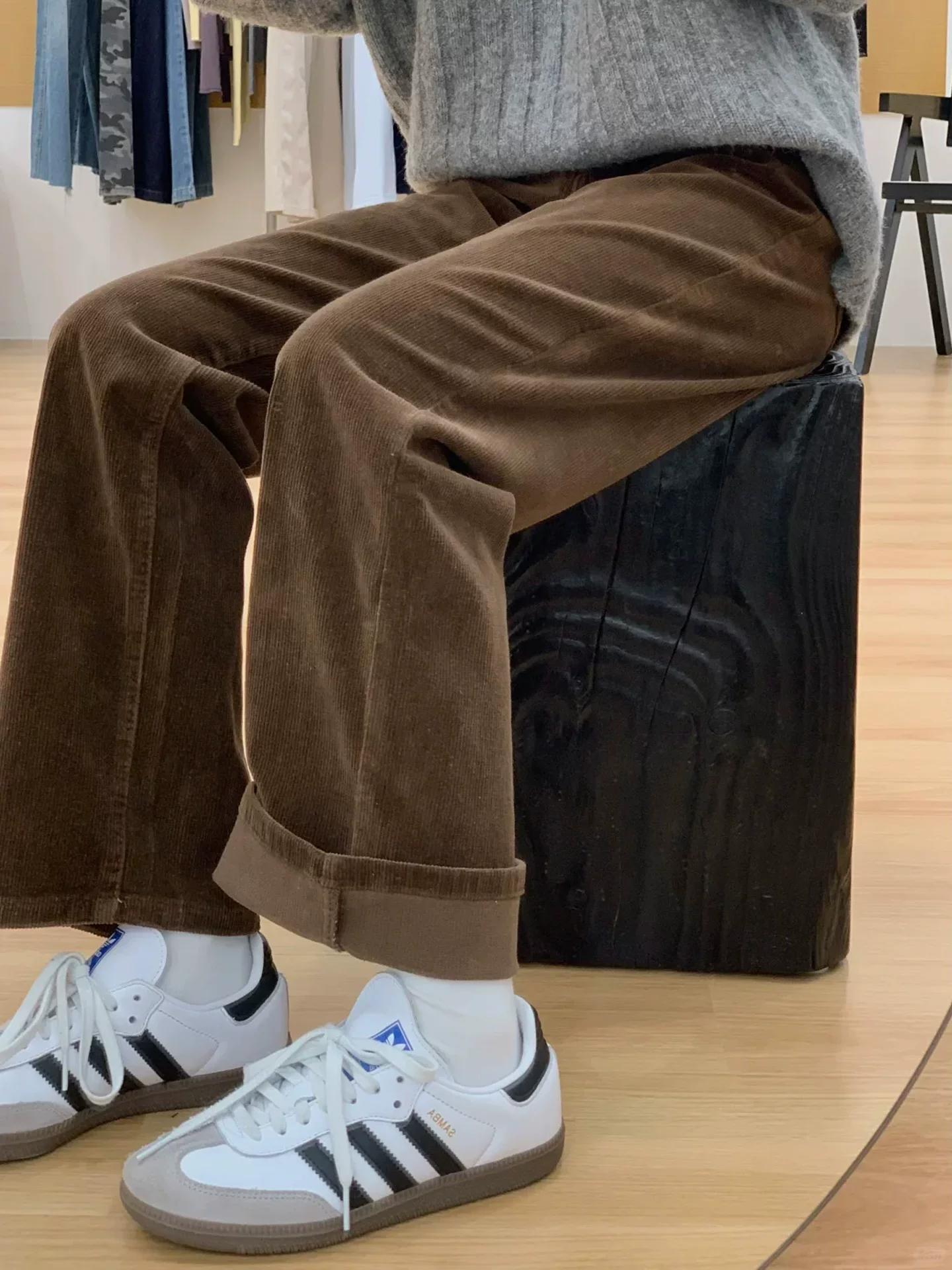 Quần âu nữ ống đứng chất liệu nhung tăm lót lông dày màu cà phê, mùa đông, size lớn, cạp cao, dáng rộng, chất liệu mềm mại.