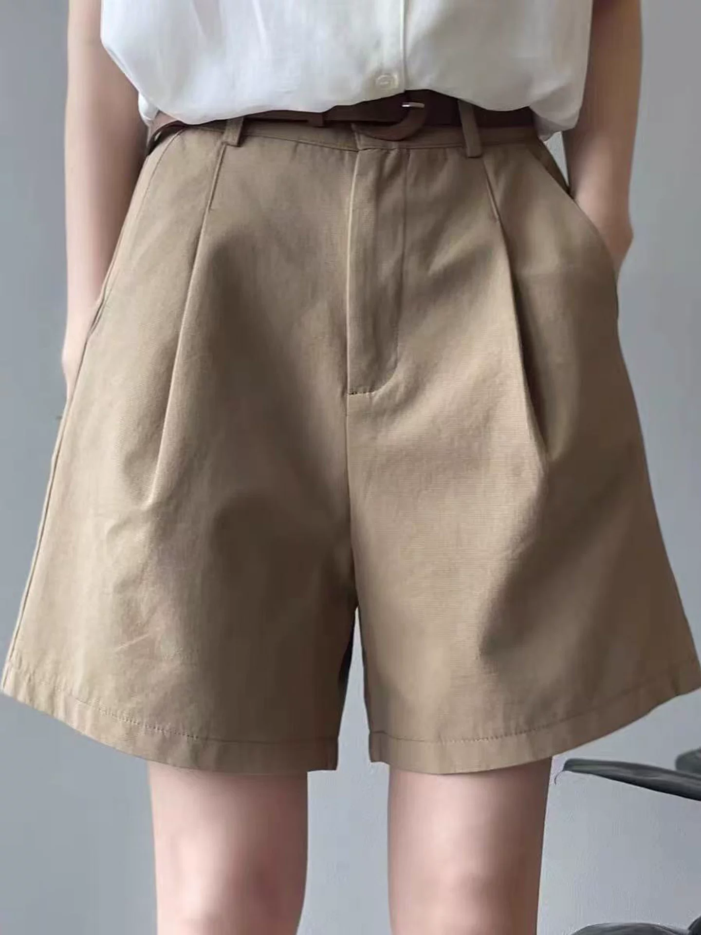 Quần short trắng thường ngày dành cho nữ, cỡ lớn mùa hè, cạp cao, tôn dáng, quần năm điểm, dáng quả lê, quần dài vừa phải dáng chữ A ống rộng.