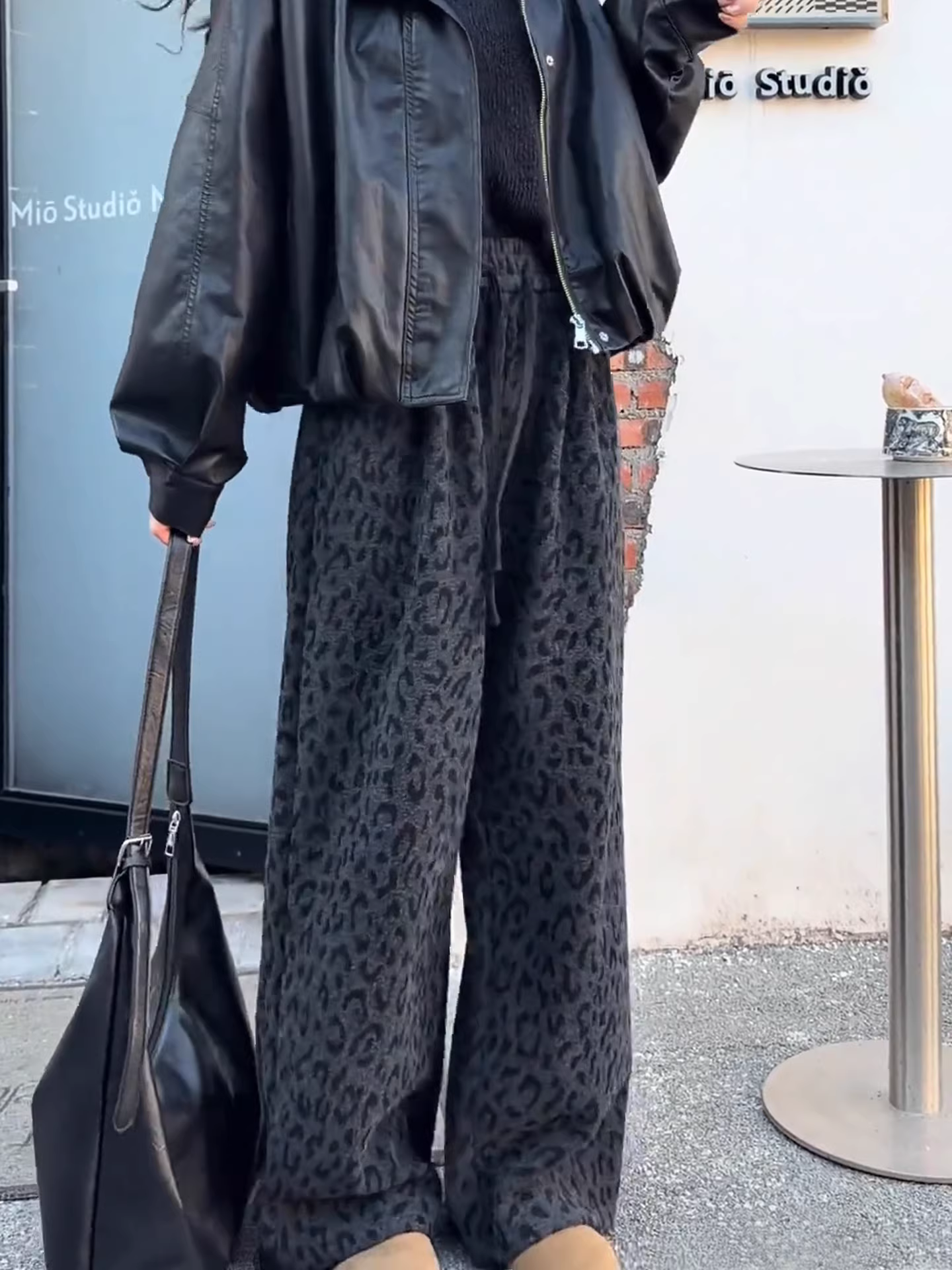 Quần ống rộng họa tiết da báo dành cho nữ, mùa thu đông, cỡ lớn, lót lông cừu, dày dặn, lưng cao, dáng rộng, giảm béo, phong cách lười biếng, quần ống thẳng.