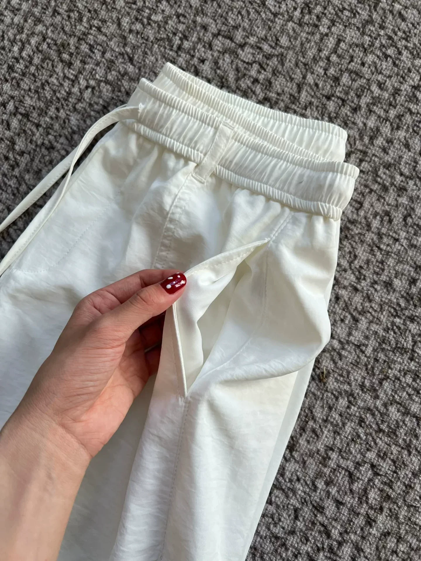 Quần ống rộng vải lụa trắng dành cho nữ, kiểu dáng mỏng mùa hè 2025, size lớn, cạp cao, dáng thẳng, chất liệu mềm mại, quần nhanh khô.