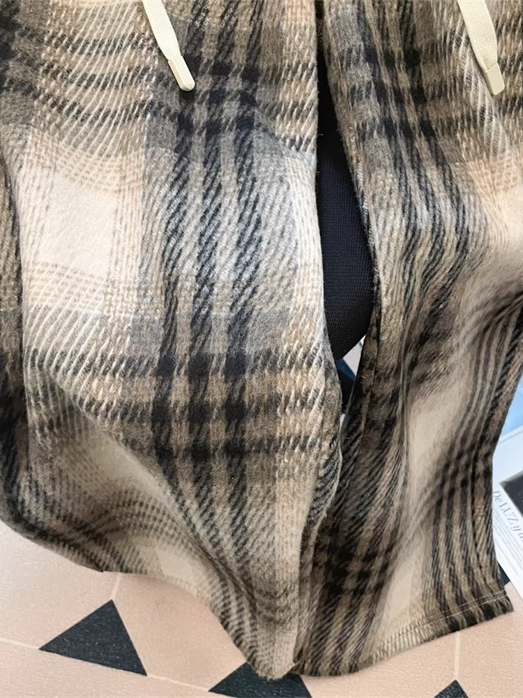 Quần âu nữ dáng rộng, chất liệu len, cạp cao, màu phối kiểu Mỹ, họa tiết ca rô, tôn dáng, phong cách mùa thu, cao cấp, độc đáo, chất liệu mềm mại.