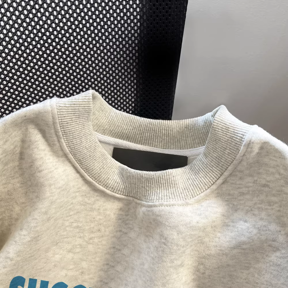 Áo len không mũ kiểu Mỹ INS Hong Kong phong cách retro dành cho nữ, màu xám mùa thu, phong cách lười biếng và thư giãn, áo dài tay dành cho cặp đôi.