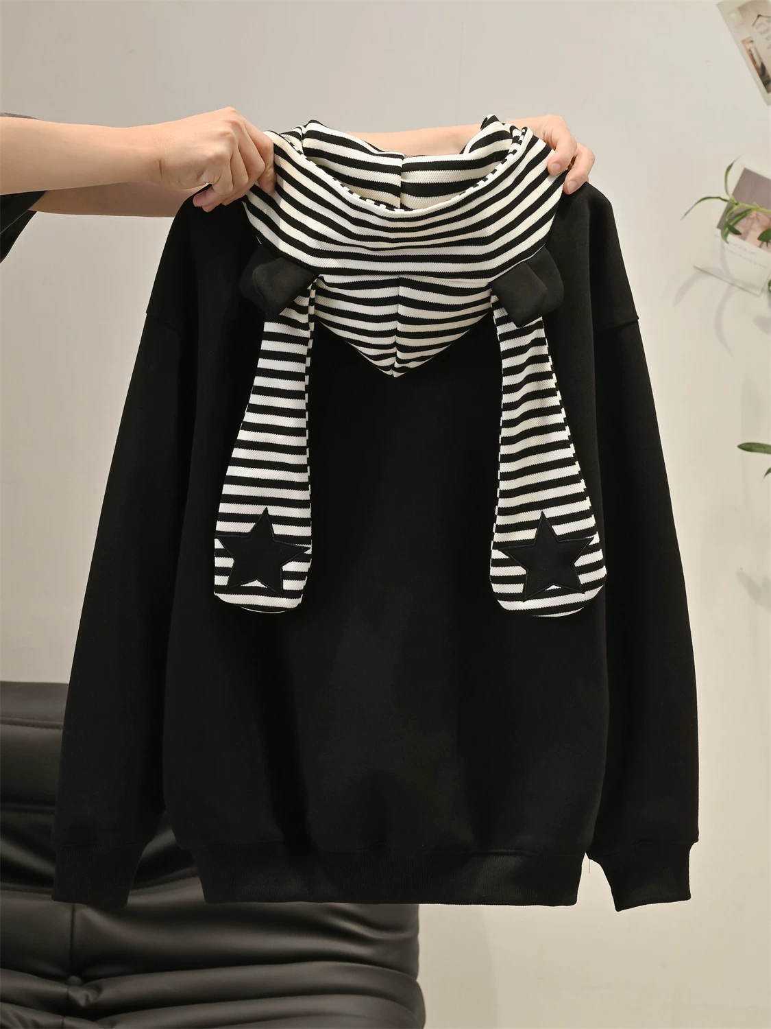 Áo len cardigan có mũ trùm đầu giả hai mảnh có sọc cổ điển dành cho nữ trong mùa thu đông phong cách Hàn Quốc phong cách lười biếng áo khoác có khóa kéo thoải mái