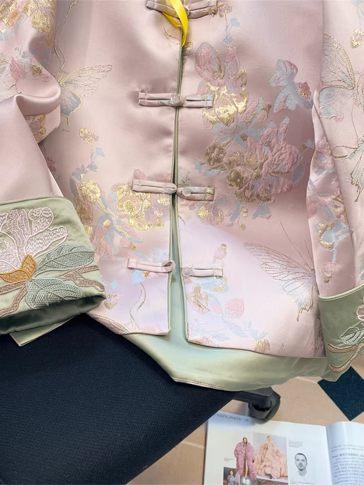 Áo khoác nữ kiểu Trung Quốc thêu nặng, chất liệu jacquard, cài khuy, mẫu mới đầu xuân 2025, size nhỏ, phong cách dân tộc, chất liệu cao cấp.