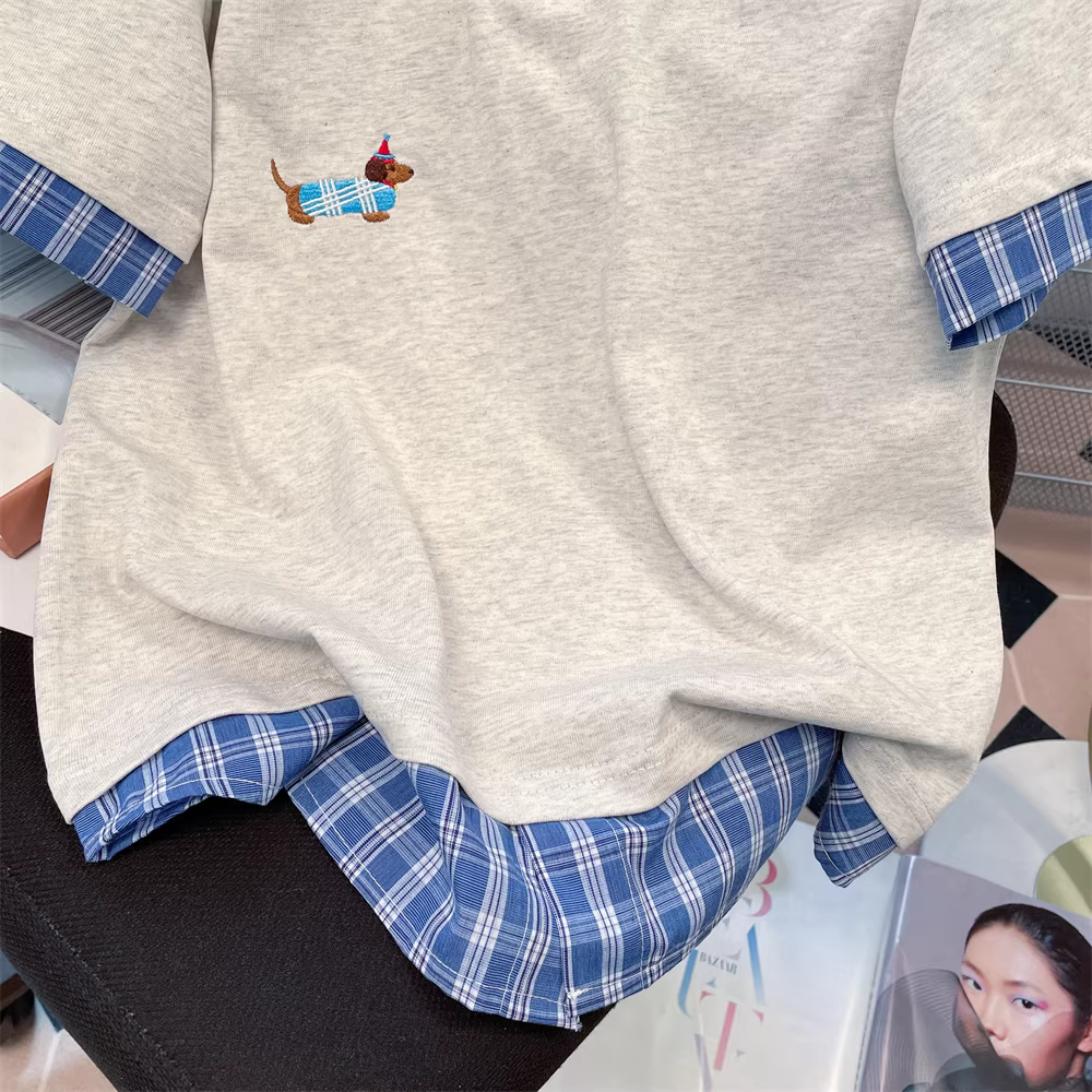 Áo thun ngắn tay kẻ sọc giả hai mảnh thêu hình chó con mùa hè dành cho nữ, áo sơ mi polo phong cách đại học lười biếng sang trọng phong cách Hàn Quốc