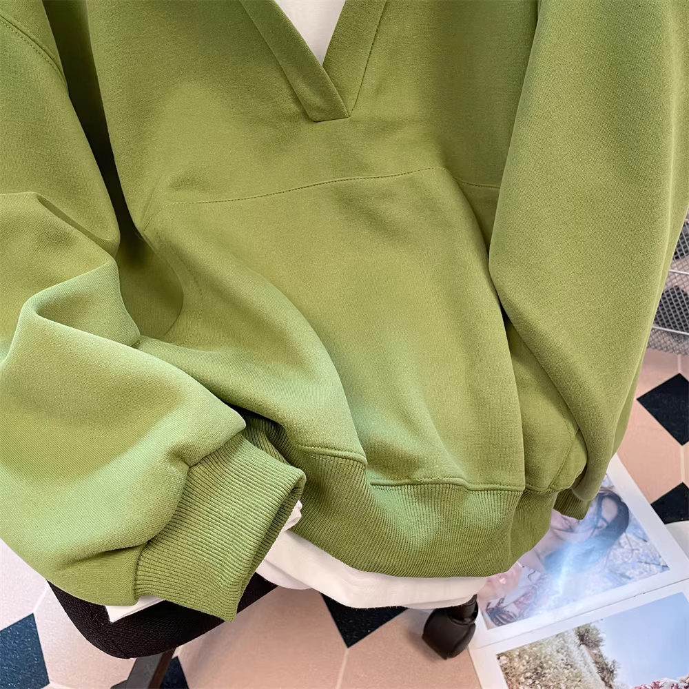 Áo len chui đầu cao cấp màu xanh lá cây cổ V dành cho nữ, kiểu dáng mới thời thượng mùa thu sớm 2025, áo khoác nhỏ nhắn