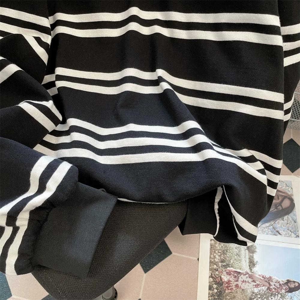 Áo polo sọc retro Hàn Quốc tay dài dành cho nữ, kiểu dáng rộng rãi, tôn dáng, cổ trụ, mùa thu sớm 2025, mới