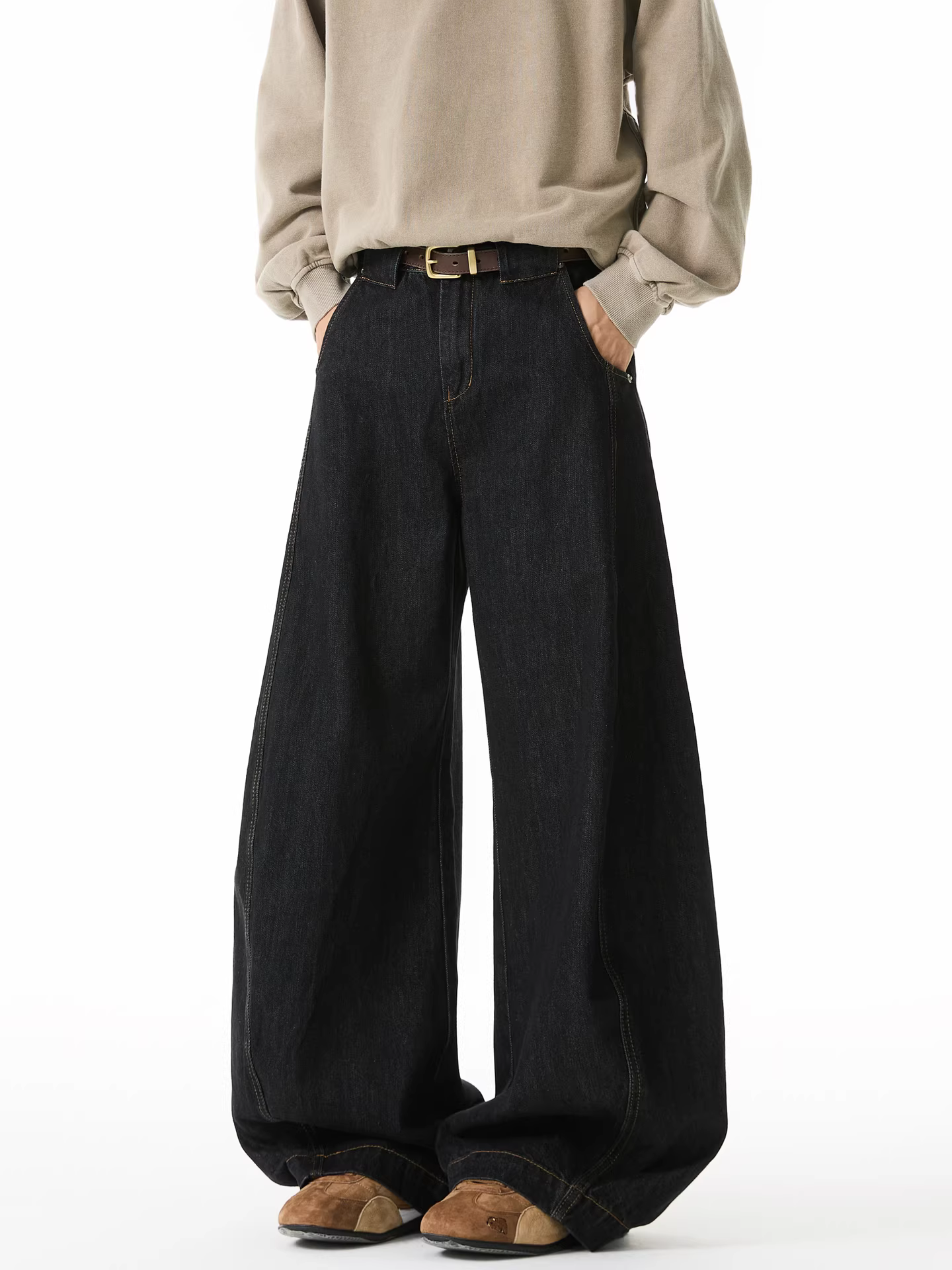 Wukong có sẵn quần jean nam kiểu dáng đường phố Mỹ cổ điển, thiết kế cong, kiểu dáng patchwork, dáng rộng, ống rộng, kiểu sickle.