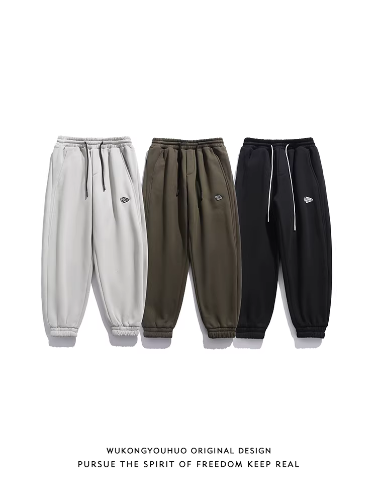Wukong có sẵn quần jogger nam kiểu Mỹ, lót lông cừu dày dặn mùa đông, thương hiệu thời thượng, thêu đơn giản, quần thể thao rộng rãi, thoải mái.
