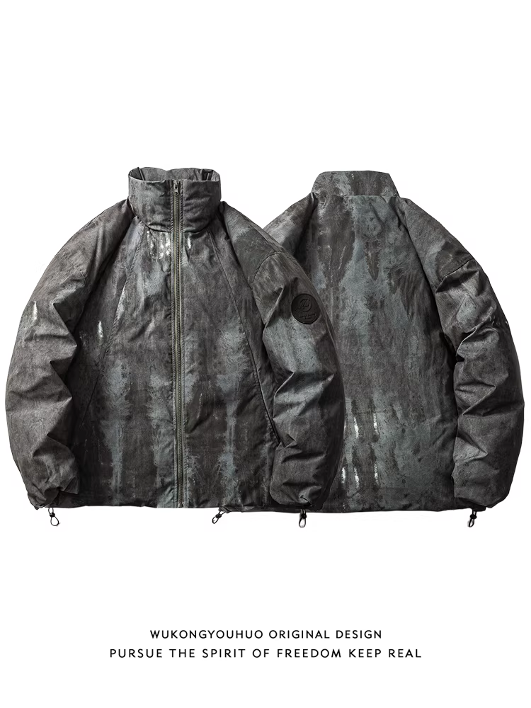 Wukong có sẵn áo khoác phao cổ đứng phong cách đường phố Mỹ, chất liệu lông vũ trắng 90%, dành cho nam, mùa đông 2025, kiểu dáng cổ điển, ấm áp và chống lạnh.