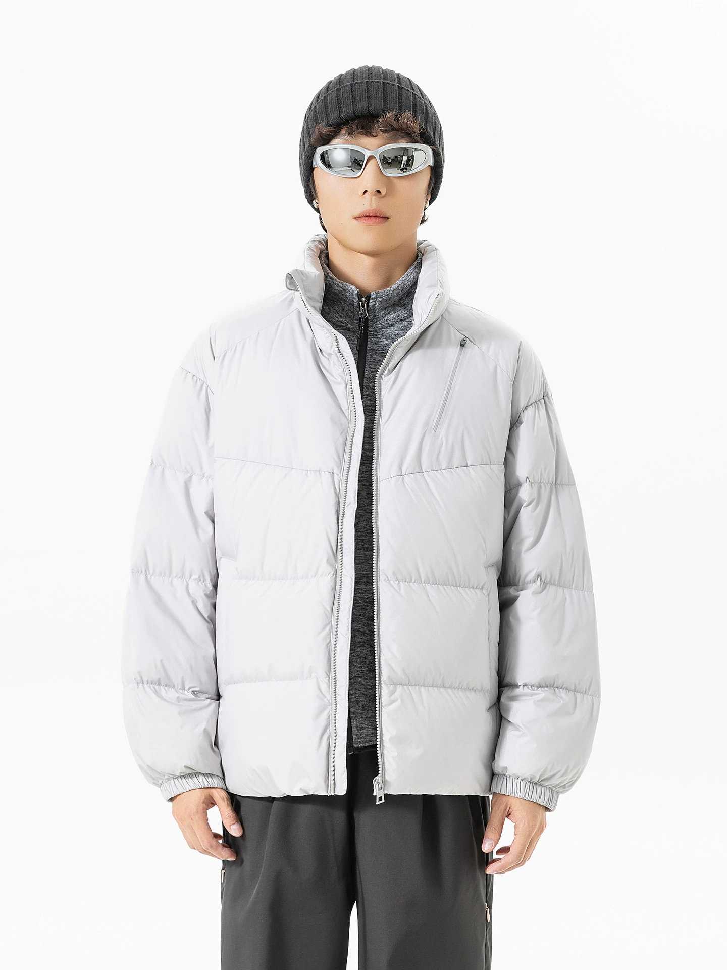 Wukong có sẵn áo khoác phao nam cổ đứng màu trơn đơn giản, hợp thời trang, chất liệu 90% lông vũ trắng, ấm áp và đa năng, chống lạnh.