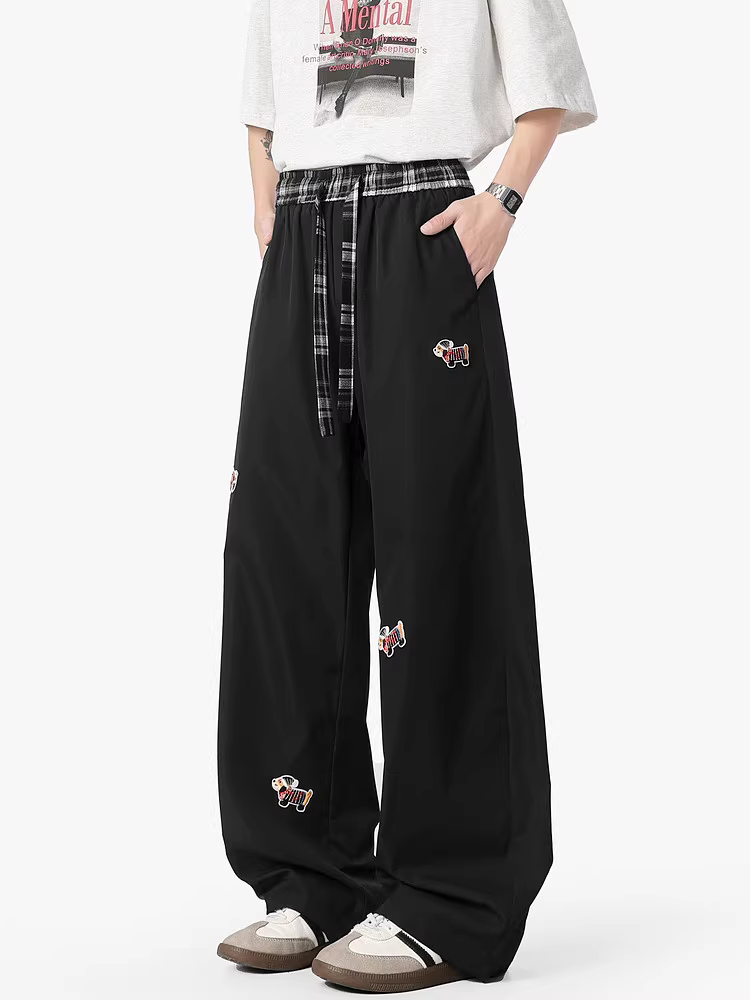 Wukong có sẵn quần dài kẻ sọc thêu hình chó theo phong cách Mỹ thời thượng dành cho nam, quần dài đa năng kiểu dáng rộng rãi cổ điển dành cho cặp đôi.