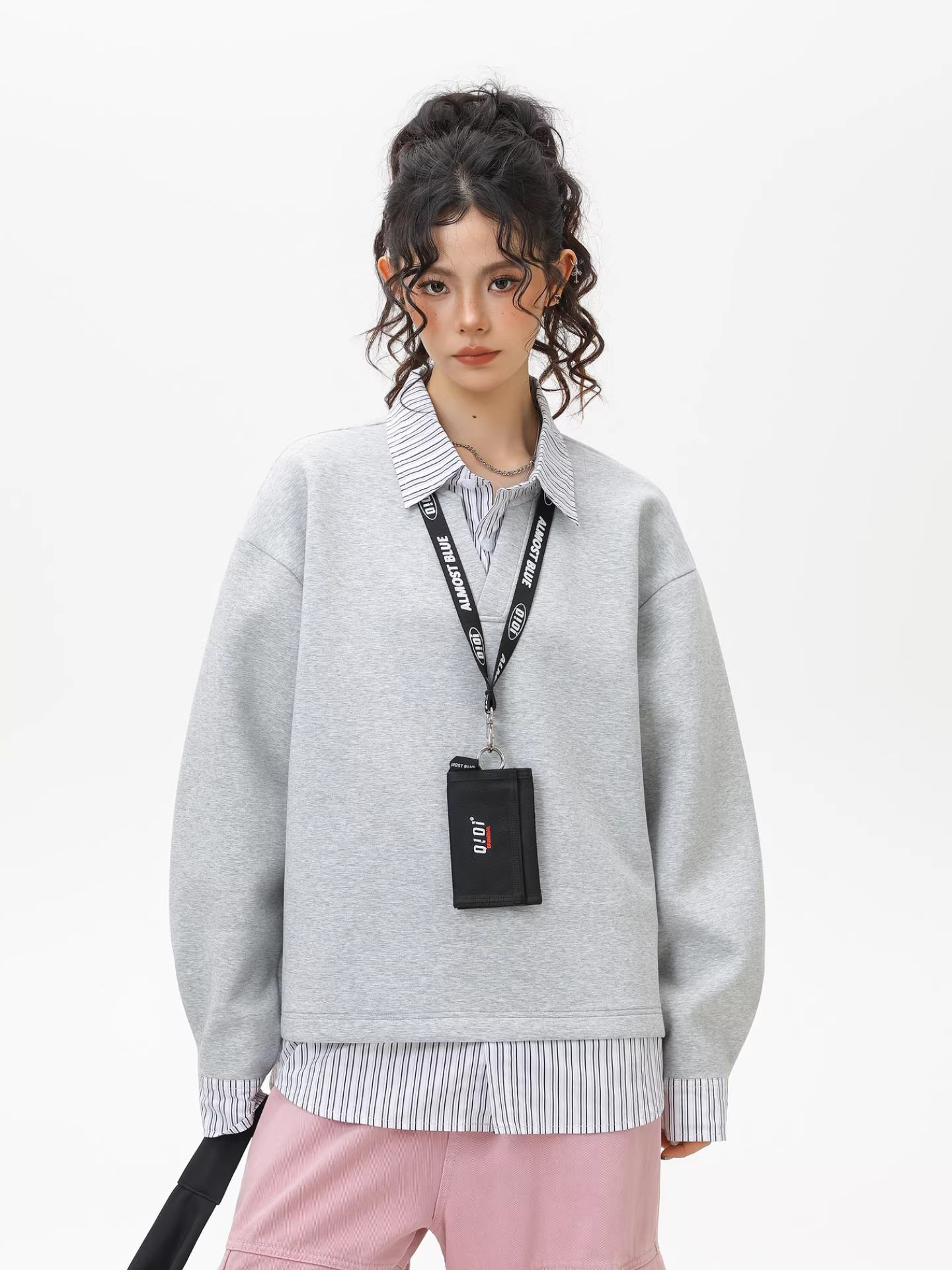 Wukong có sẵn áo sweatshirt phối màu sọc thời trang giả hai mảnh cổ POLO dành cho nam và nữ, kiểu dáng rộng rãi, áo cặp mặc chung cho mùa thu.