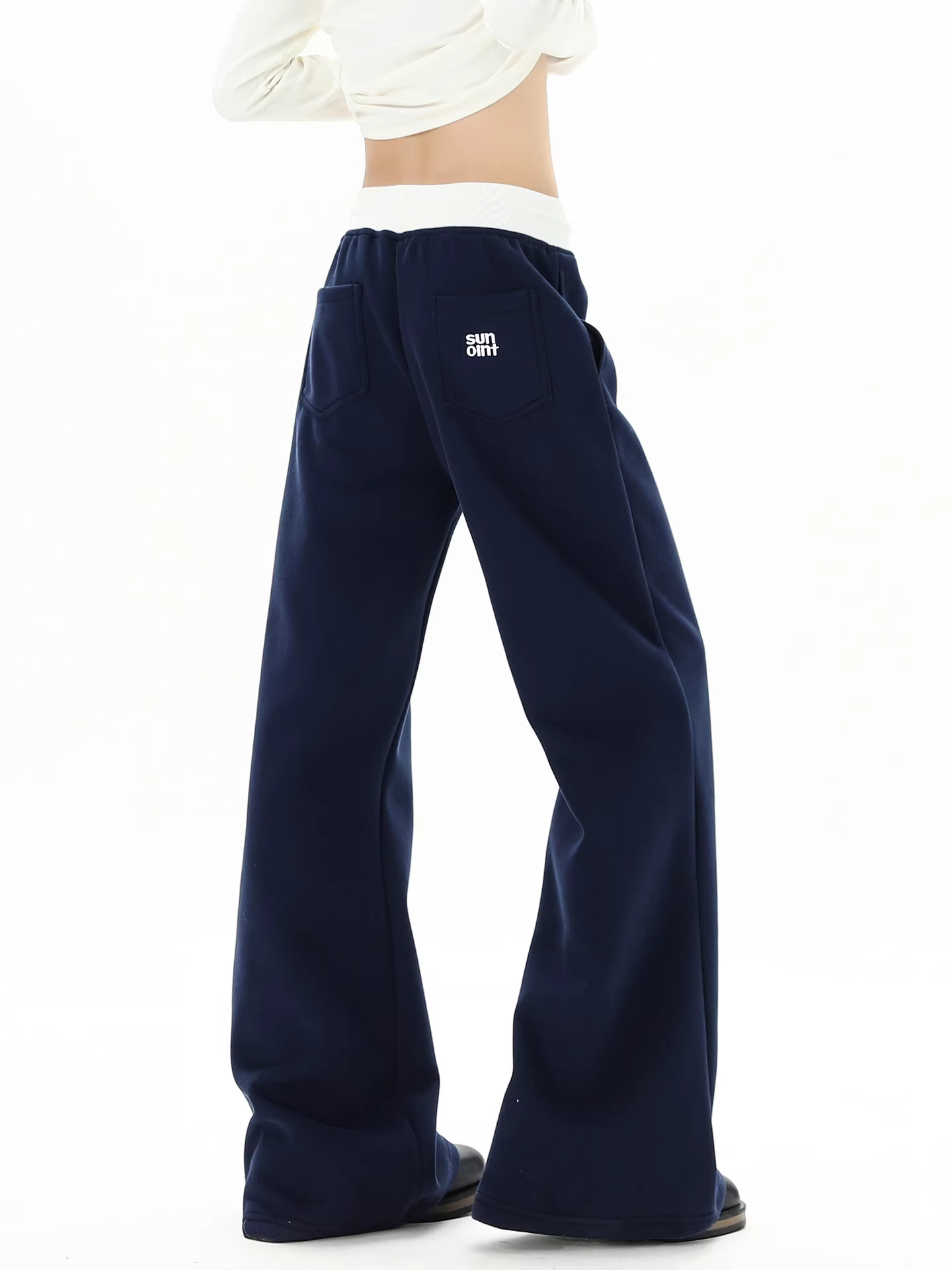 Wukong có sẵn quần thể thao nam kiểu Mỹ thời thượng, phối màu, có dây rút, chất liệu nỉ lót lông, kiểu dáng rộng thùng thình, ấm áp, phong cách giản dị.