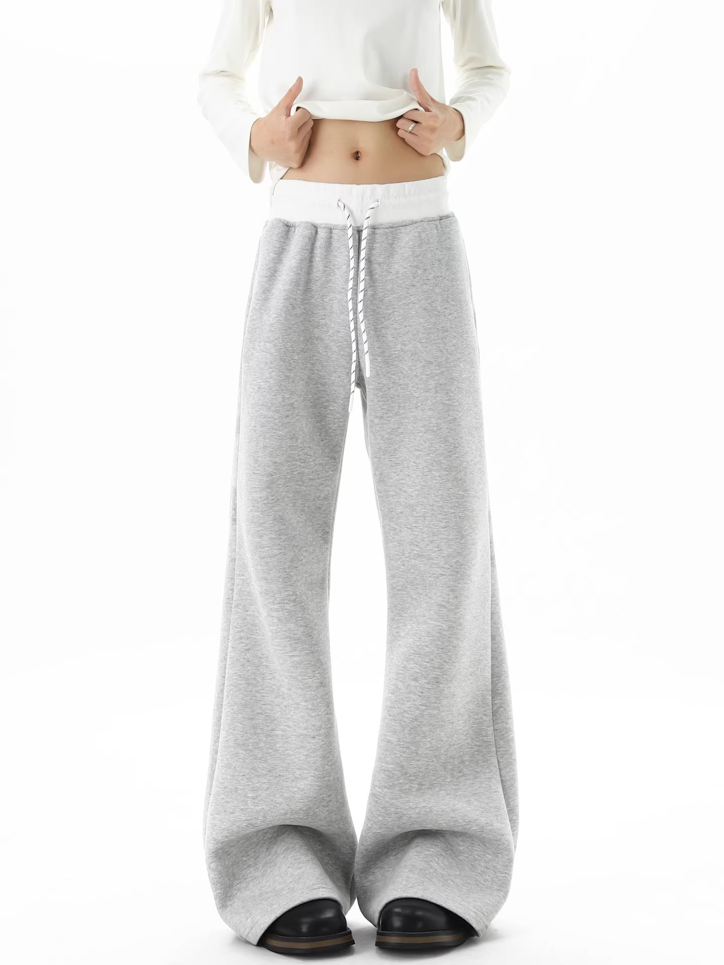 Wukong có sẵn quần thể thao nam kiểu Mỹ thời thượng, phối màu, có dây rút, chất liệu nỉ lót lông, kiểu dáng rộng thùng thình, ấm áp, phong cách giản dị.