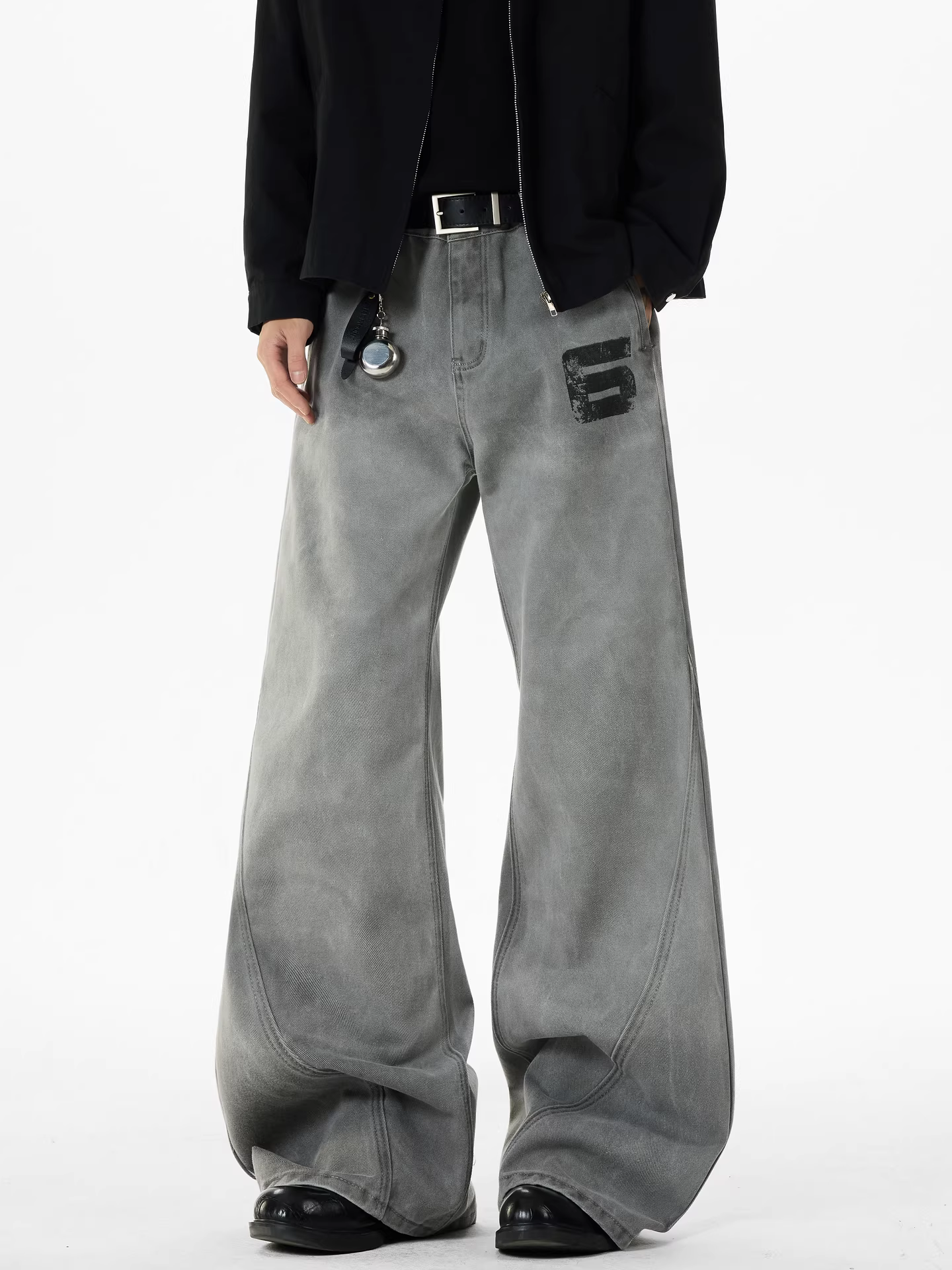 Ngộ Không có sẵn quần jean dáng loe phong cách Mỹ hiện đại, kiểu ghép mảnh, dành cho nam, quần ống rộng, dáng rộng, phong cách cổ điển, độc đáo.