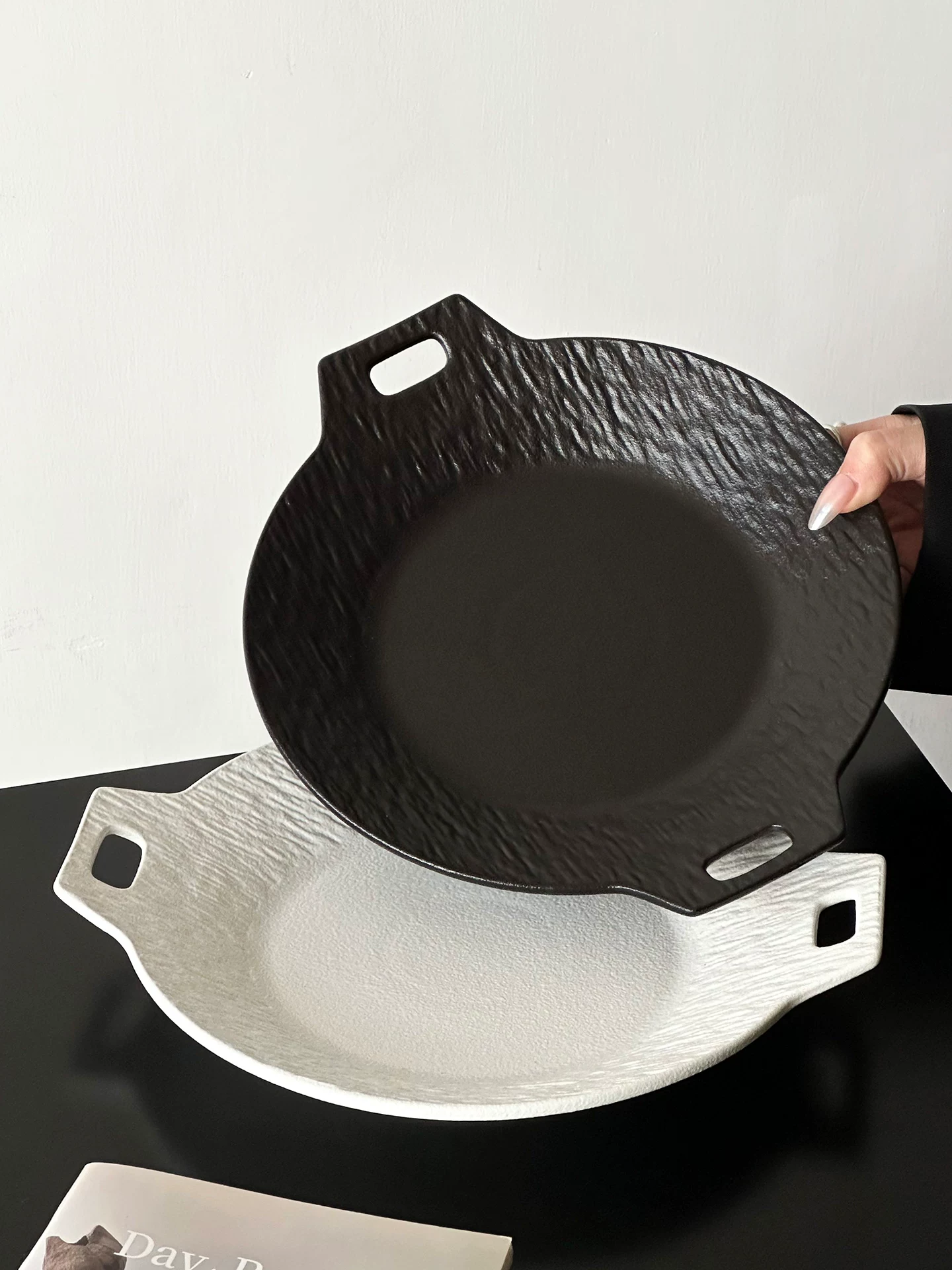 Đĩa gốm sứ họa tiết đá sang trọng nhẹ nhàng, mang lại cảm giác cao cấp, đĩa kiểu Tây hai quai chống nóng gia dụng, đĩa ăn, đĩa mì ống, đĩa bít tết, đĩa món ăn lạnh.
