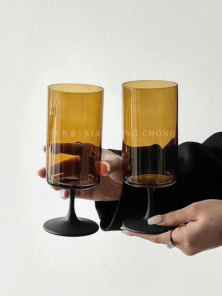 Ly thủy tinh cao thẳng kiểu thời trung cổ, mang không khí độc đáo, ly cocktail, ly nước ép, ly uống nước.