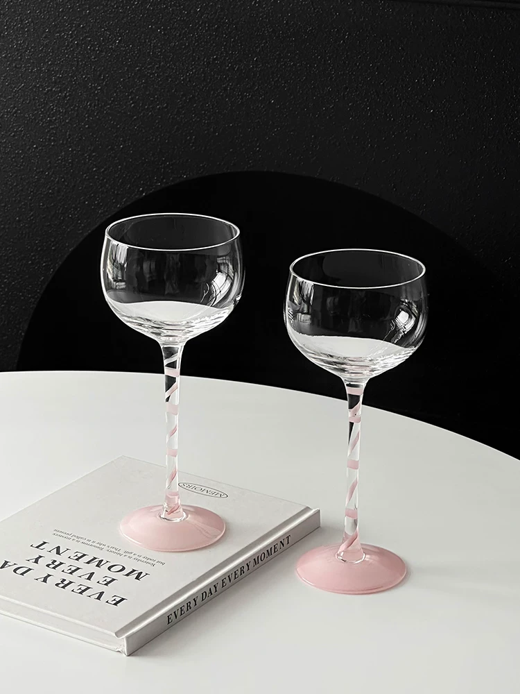 Ly cocktail màu hồng nữ tính, ly cocktail cao đặc biệt sáng tạo, ly cocktail cá nhân hóa, ly rượu ngọt, ly nước uống lạnh